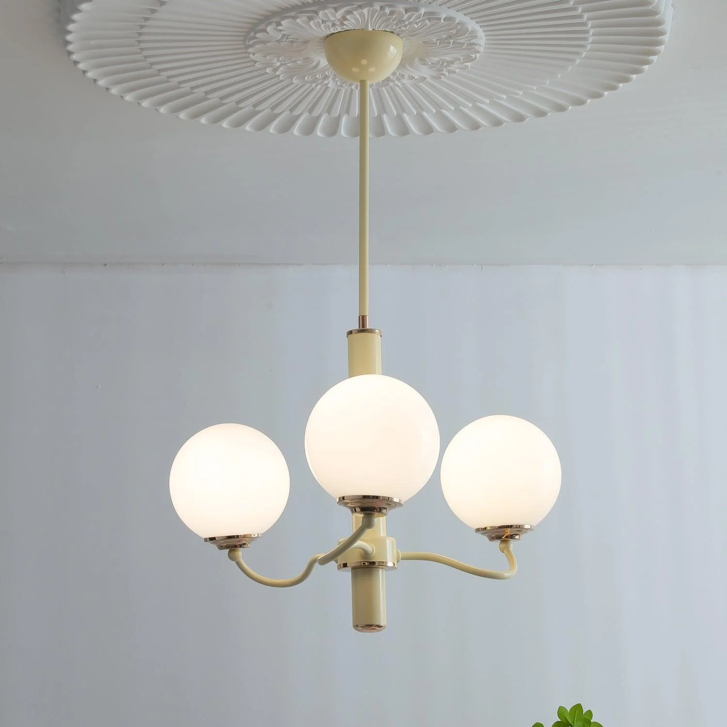 Люстра Radiant Globe - 3 плафона ∅53см x 38см, кремовый, желтый и белый