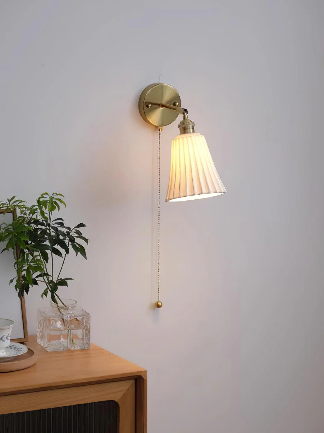 Trumpet Ceramic Wall Light - Set of 2 / Brass & White Ceramic