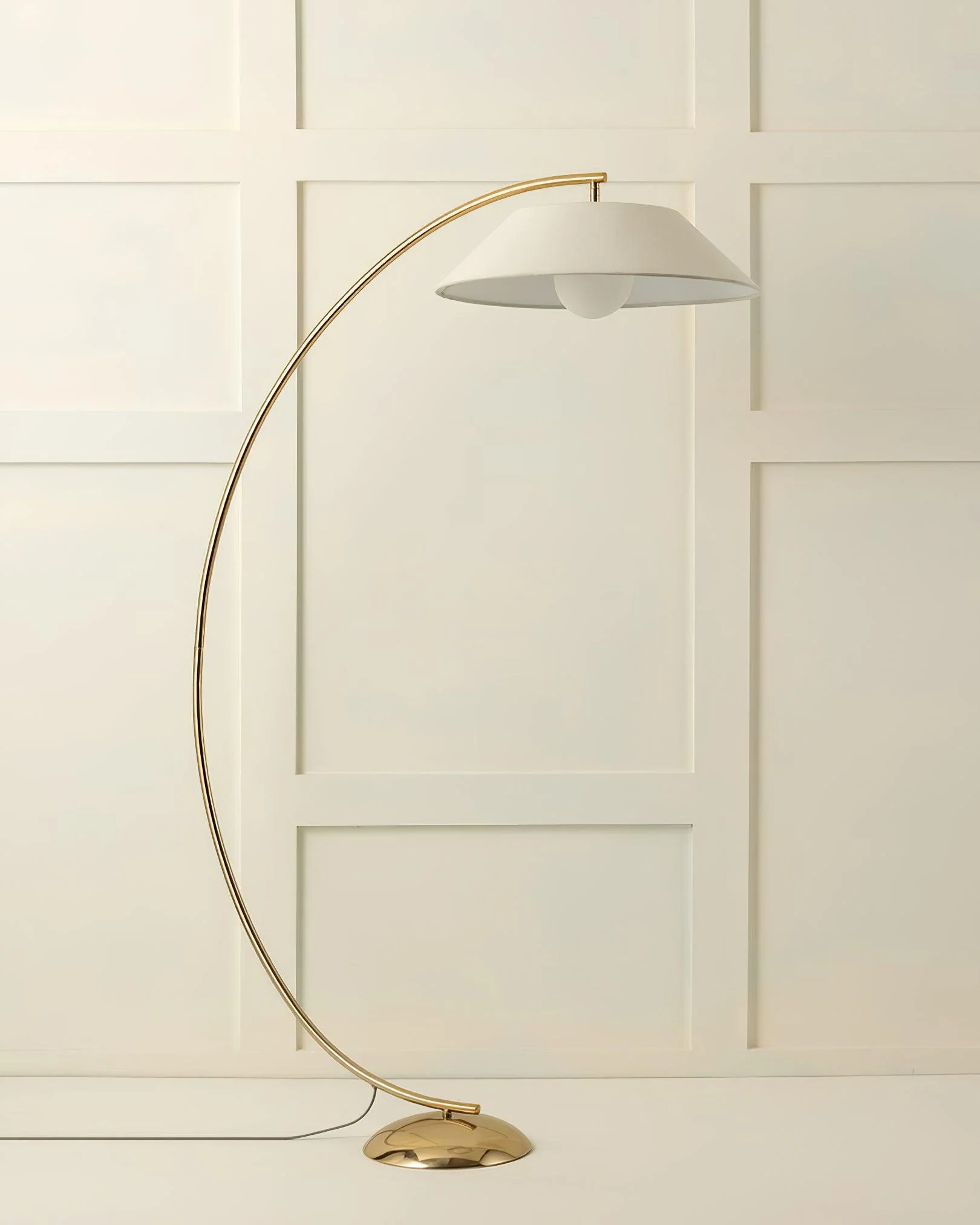 Circo Floor Lamp - ∅ 34.4″ x H 70.9″ / Gold+White / US plug