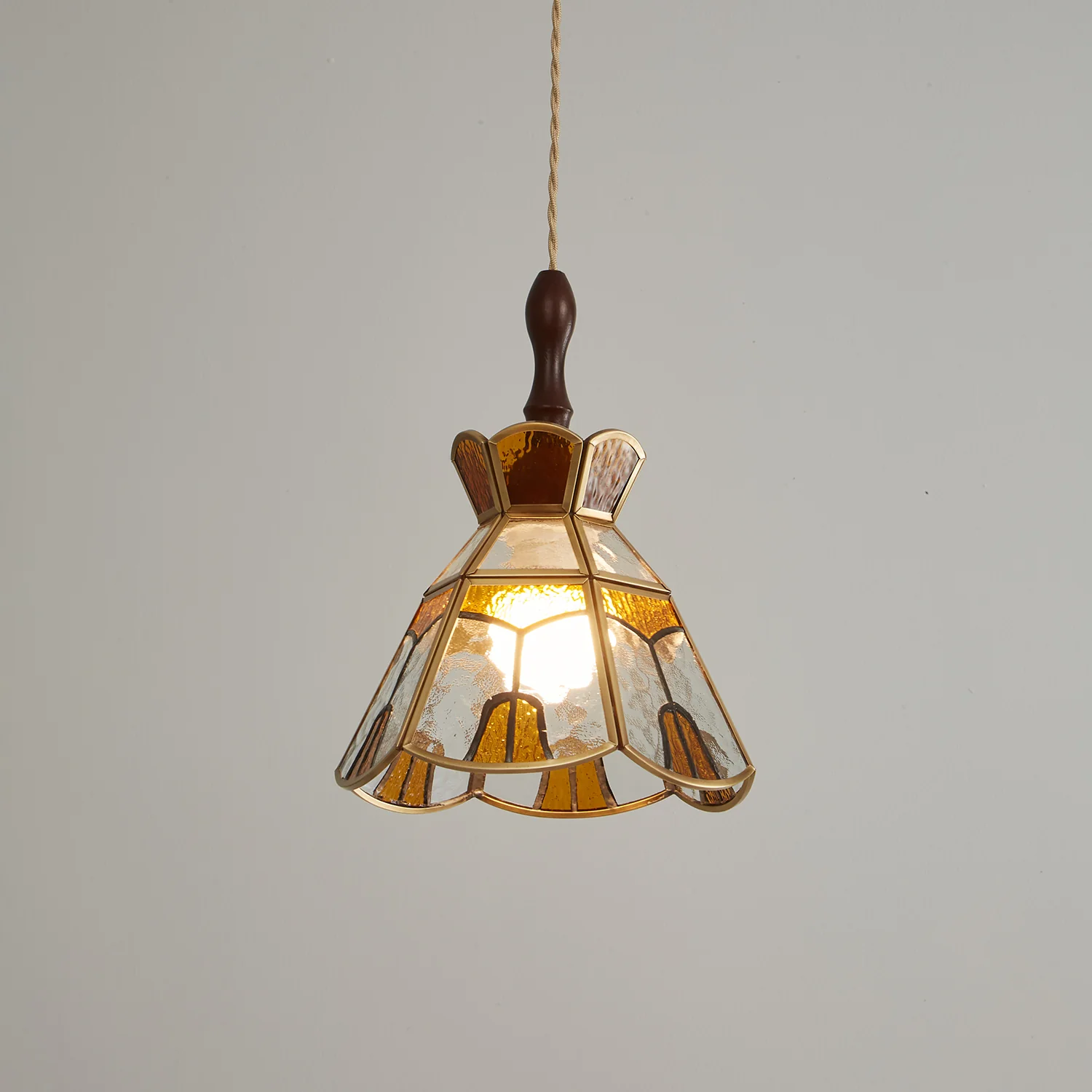 Подвесной светильник Tiffany Stained Glass - модель E, ∅22см x 35см, золотой