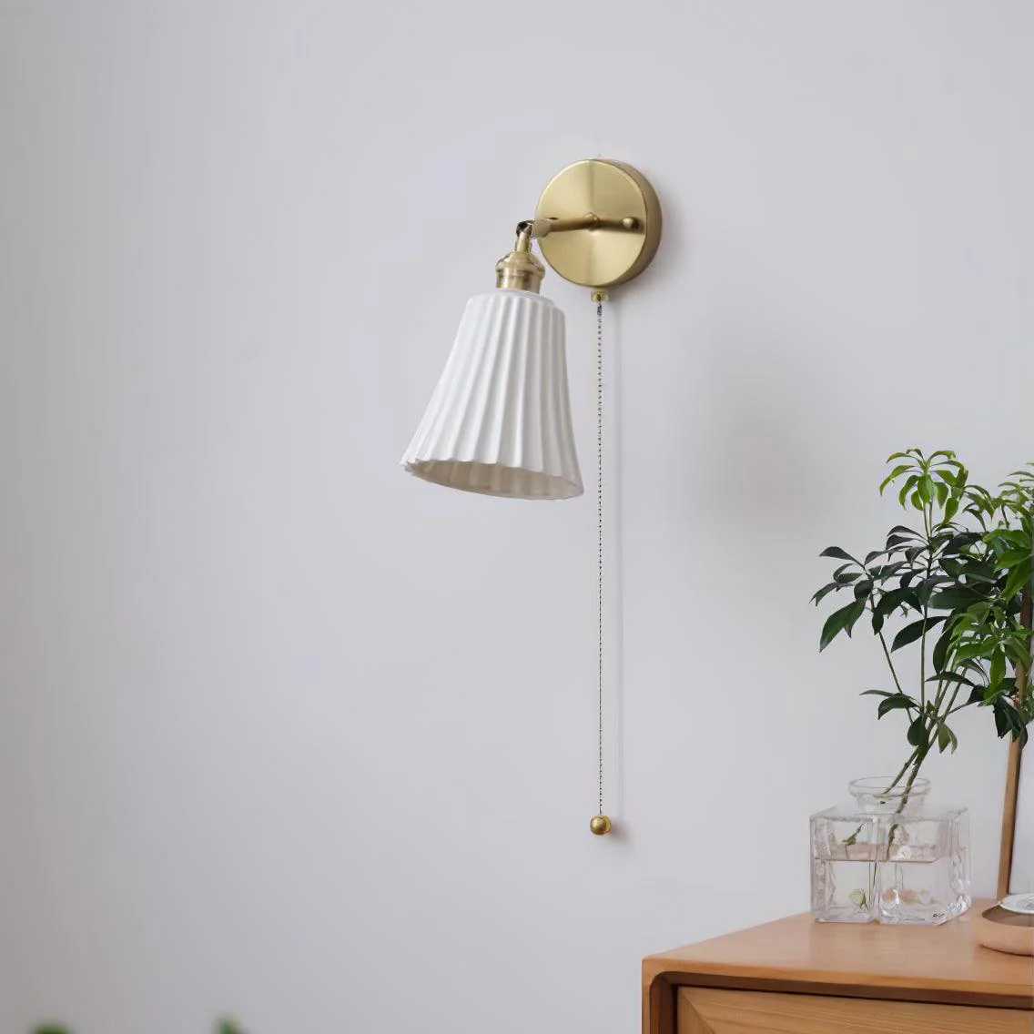 Trumpet Ceramic Wall Light - Set of 2 / Brass & White Ceramic