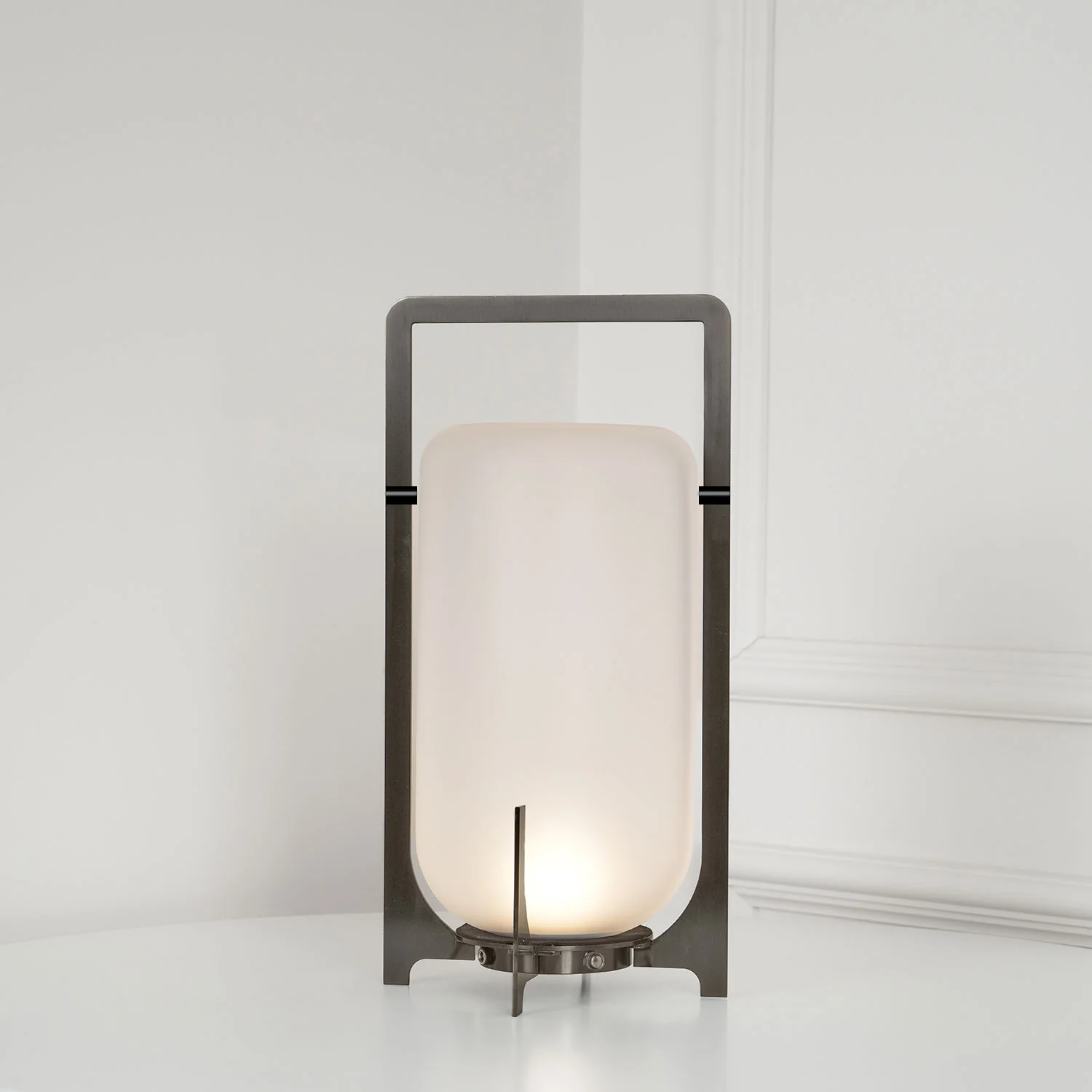 Настольный светильник Steel Twilight Lantern - ∅20см x 38см, серебряный серый, нержавеющая сталь, теплый свет, USB-разъем