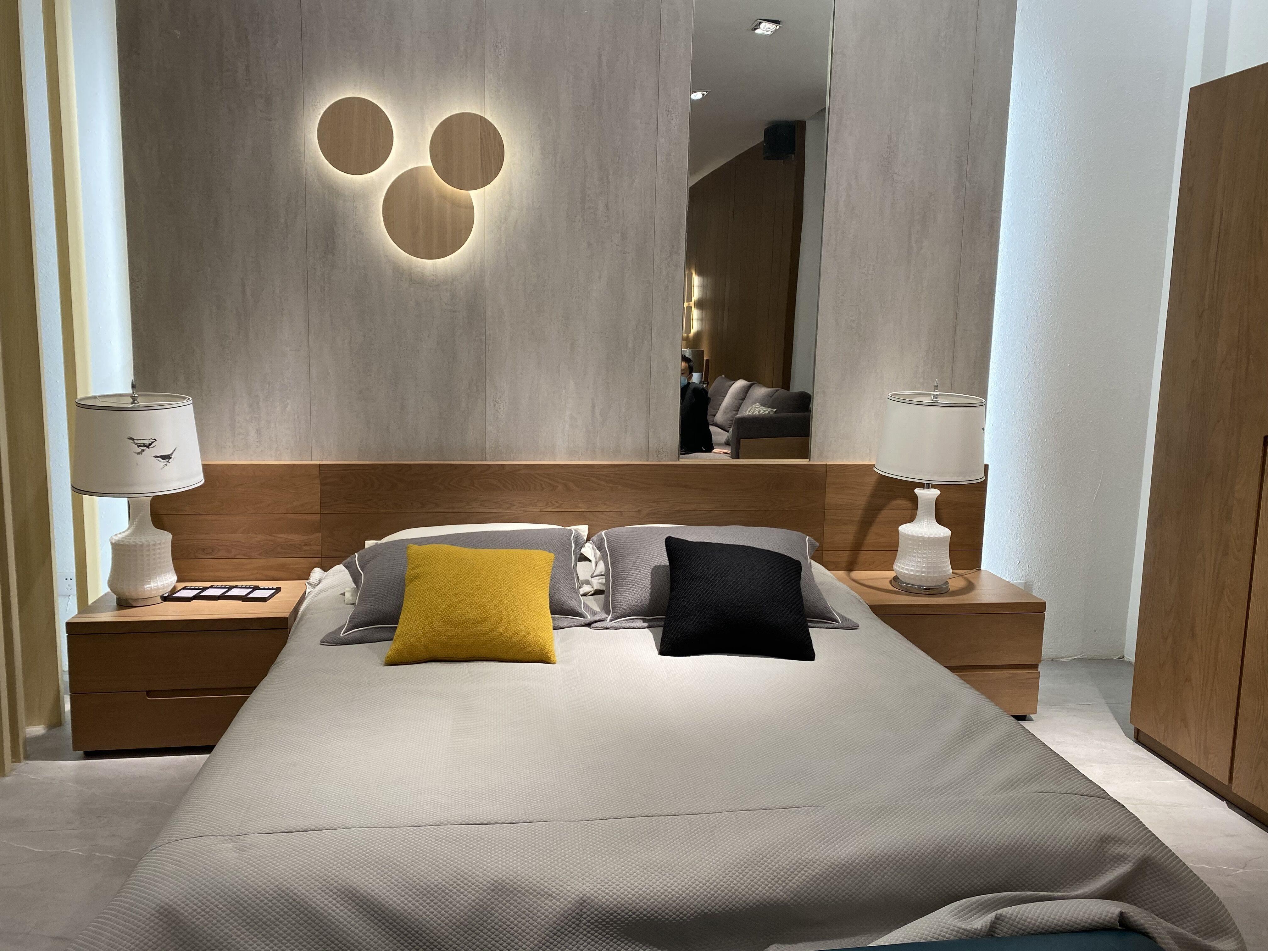 Geometric Disc Wall Lamp - Dia 28cm x H5cm set of 2 / White / Warm white