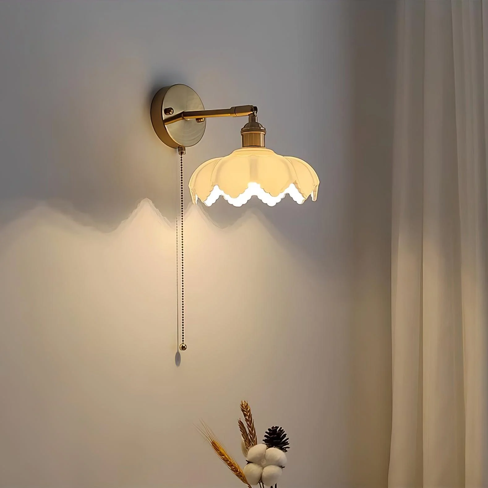Настенный светильник Lotus Rotatable - ∅18см x 15см, золотой, белый