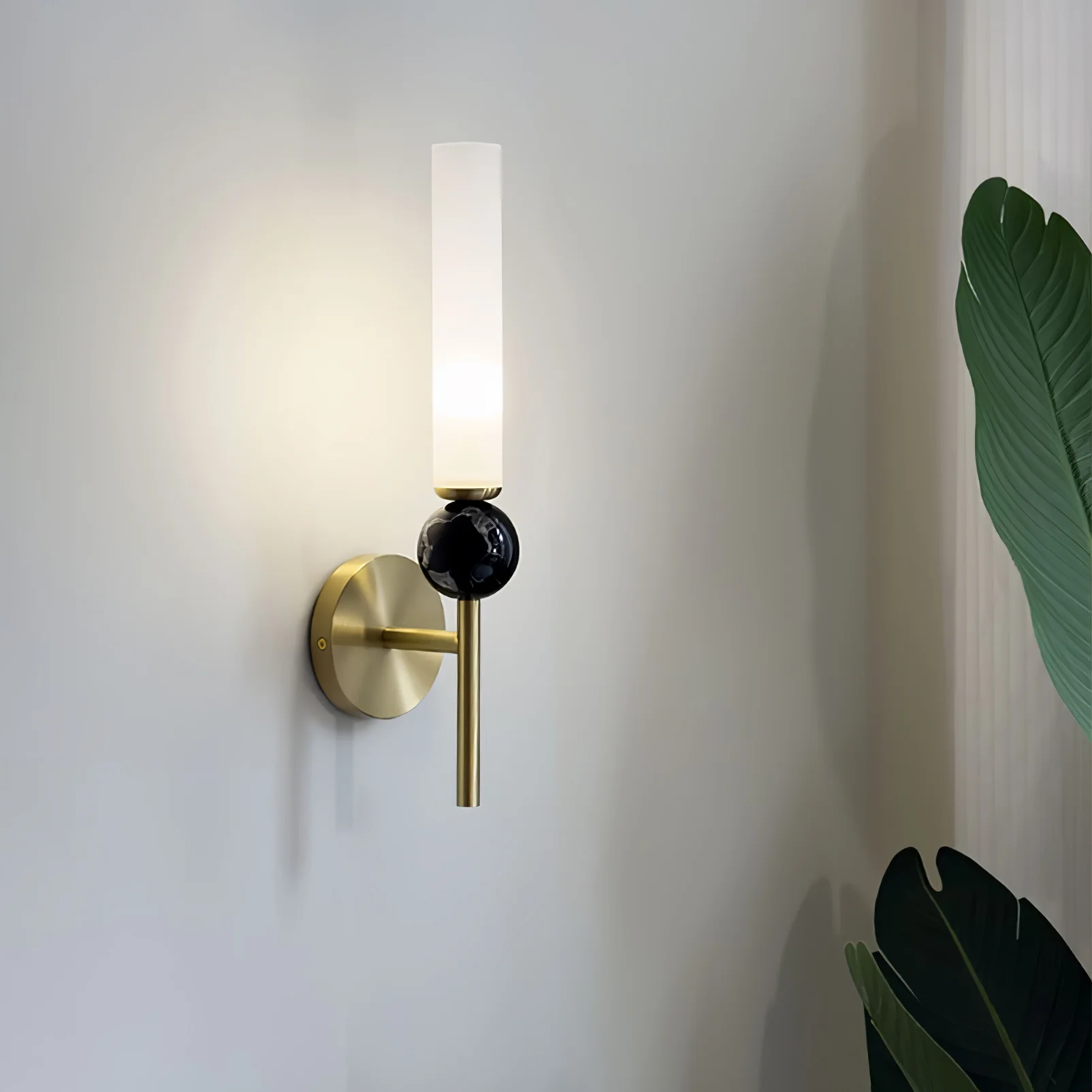 Настенный светильник Marble Vertical - модель C, ∅10см x 115см, черный, черный мраморный шар