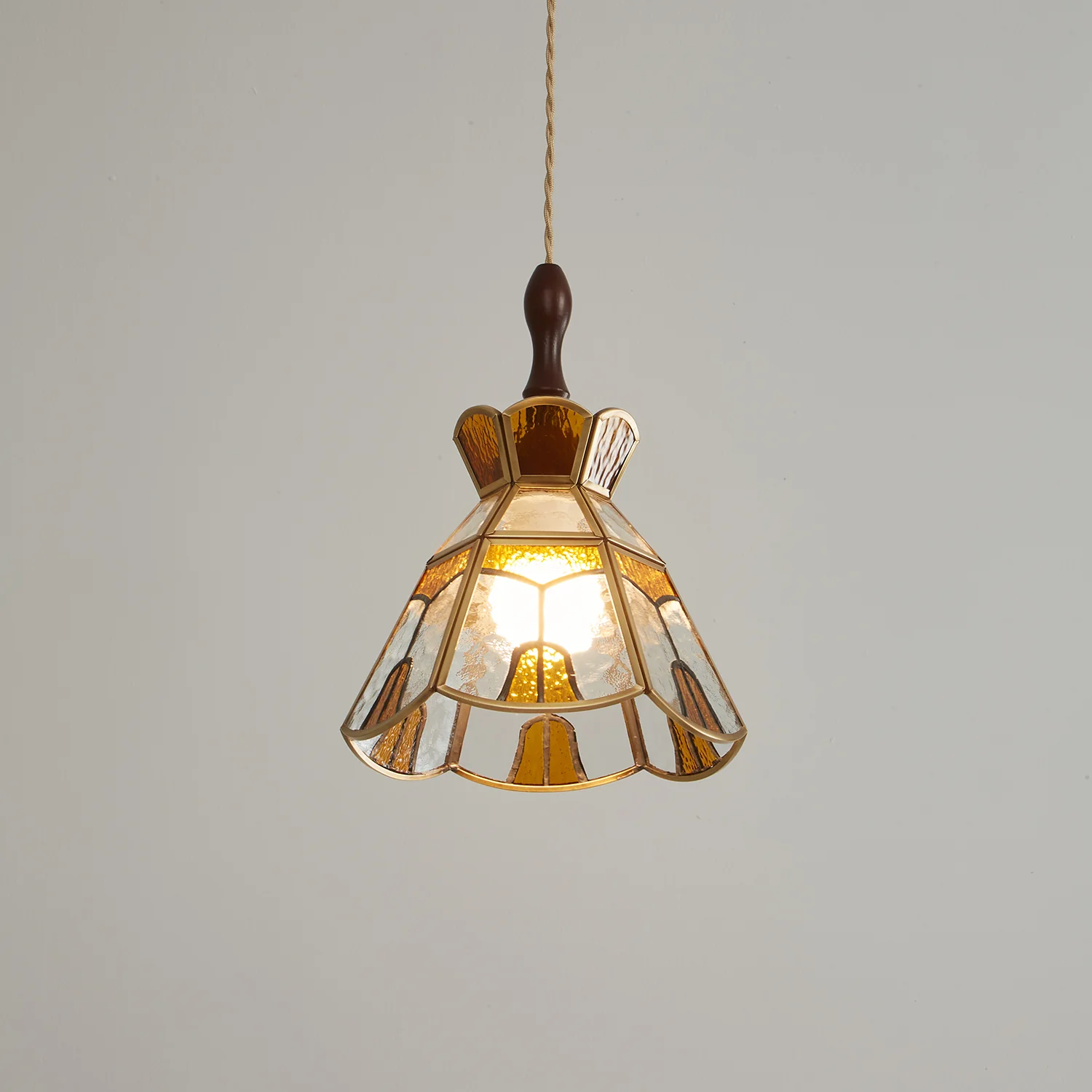 Подвесной светильник Tiffany Stained Glass - модель E, ∅22см x 35см, золотой
