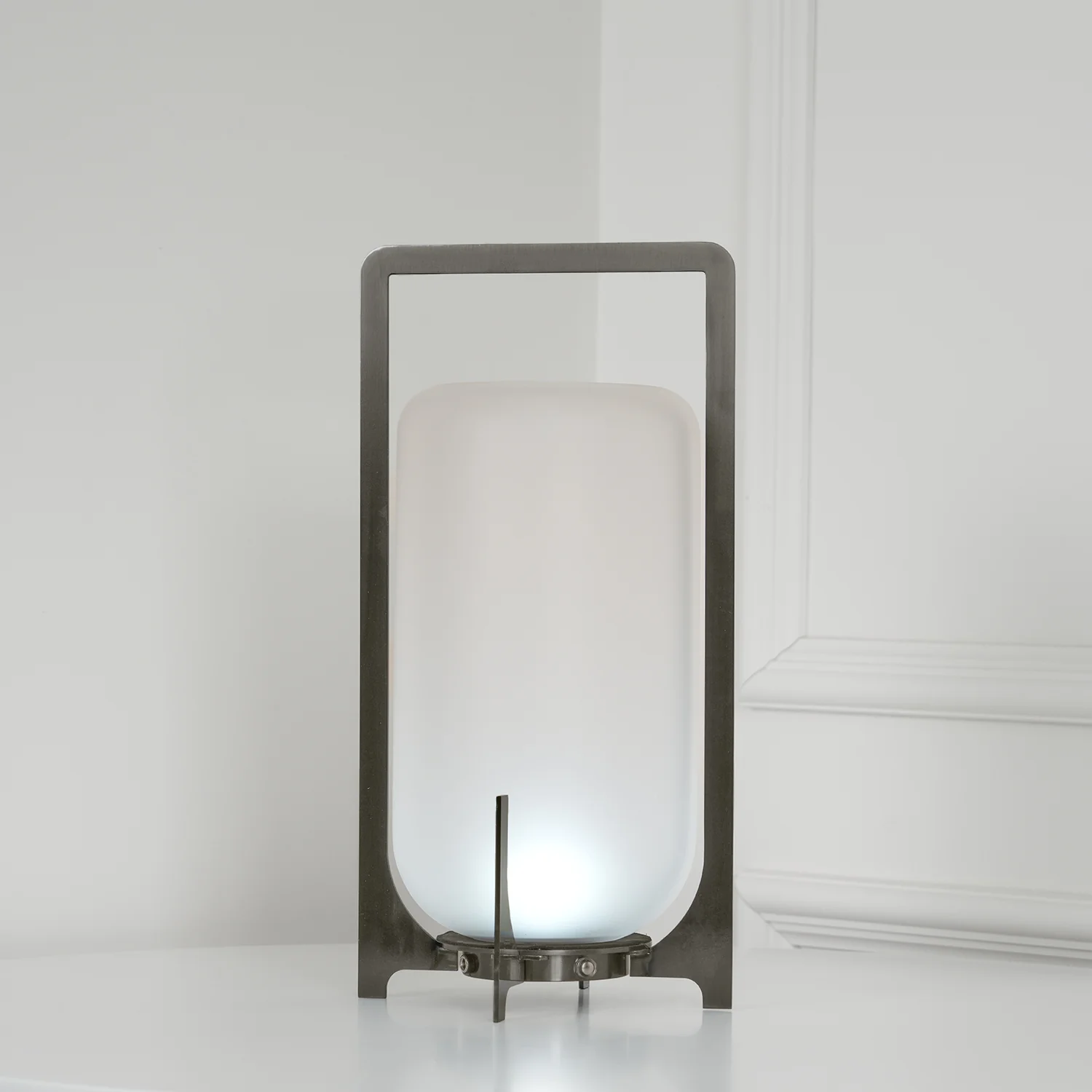 Настольный светильник Steel Twilight Lantern - ∅20см x 38см, серебряный серый, нержавеющая сталь, теплый свет, USB-разъем