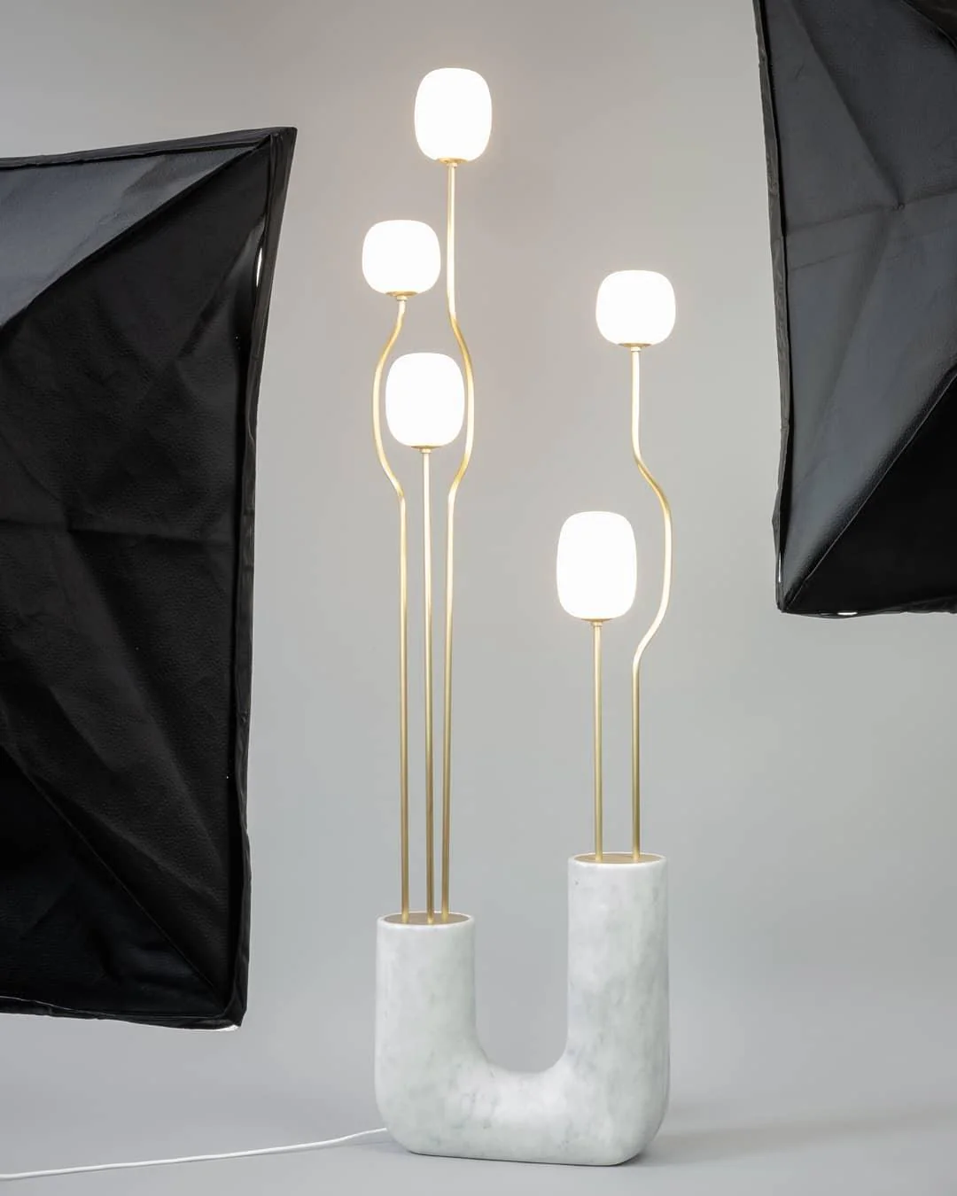 Comet Floor Lamp - ∅ 18.9″ x H 66.9″ / Dia 48cm x H 170cm / Black+Gold / UK plug