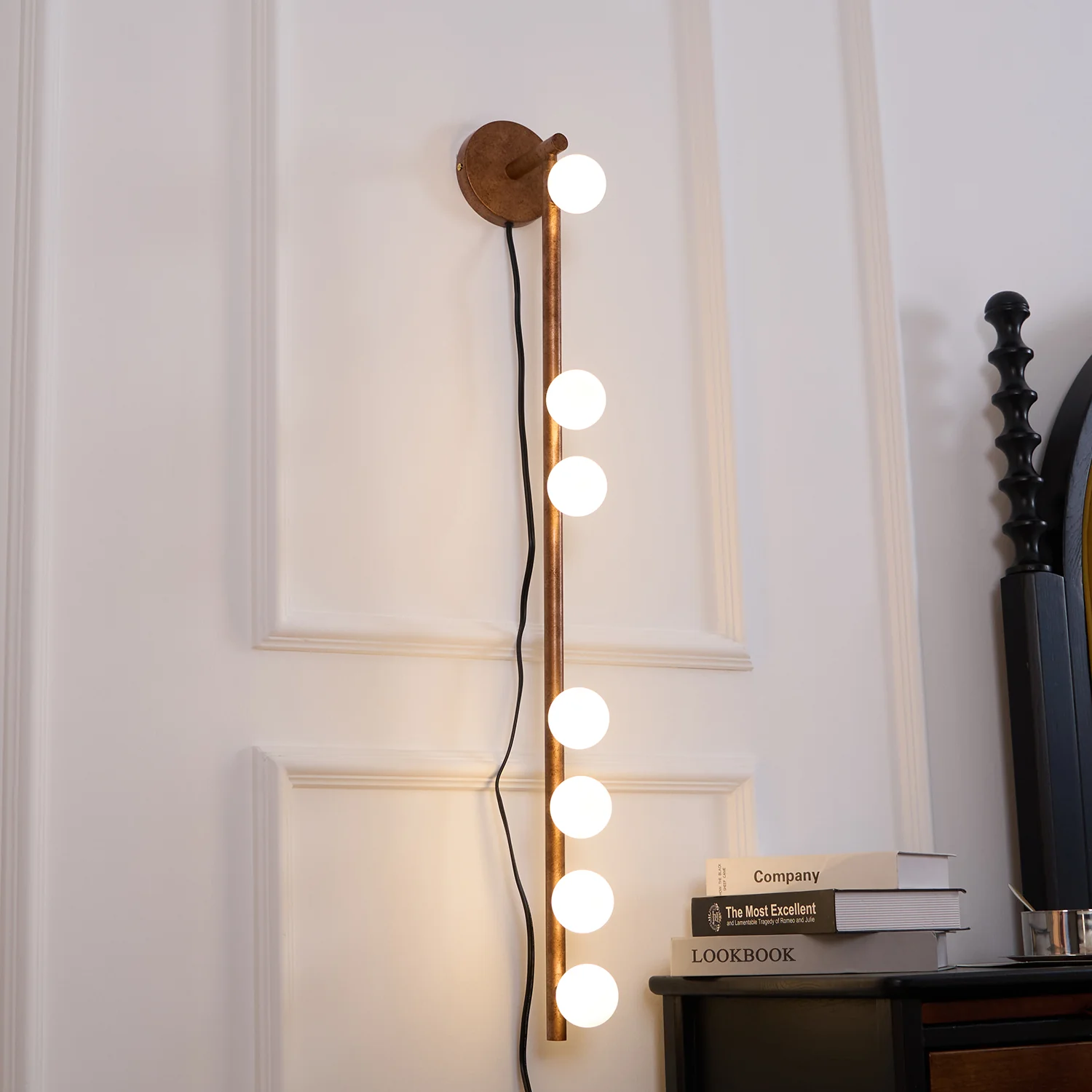 Настенный светильник Brass Glass Tube Plug-in - 7 источников света ∅12см x 100см, латунь, белый