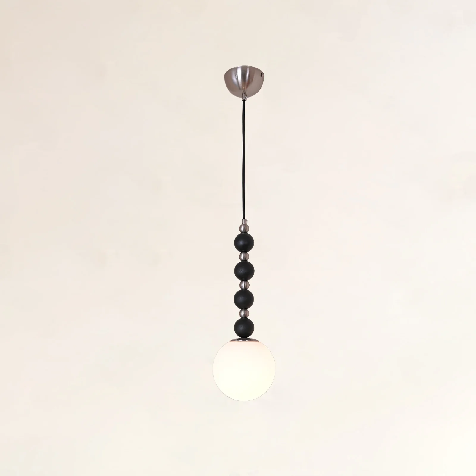 Подвесной светильник Vertical Walnut Balls - ∅15см x 45см, орех, золотой