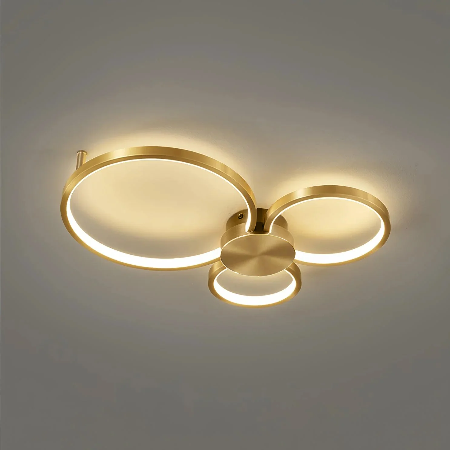 Потолочный светильник Loop LED - три круга, 90см x 73см x 7см, латунь, черный, теплый свет
