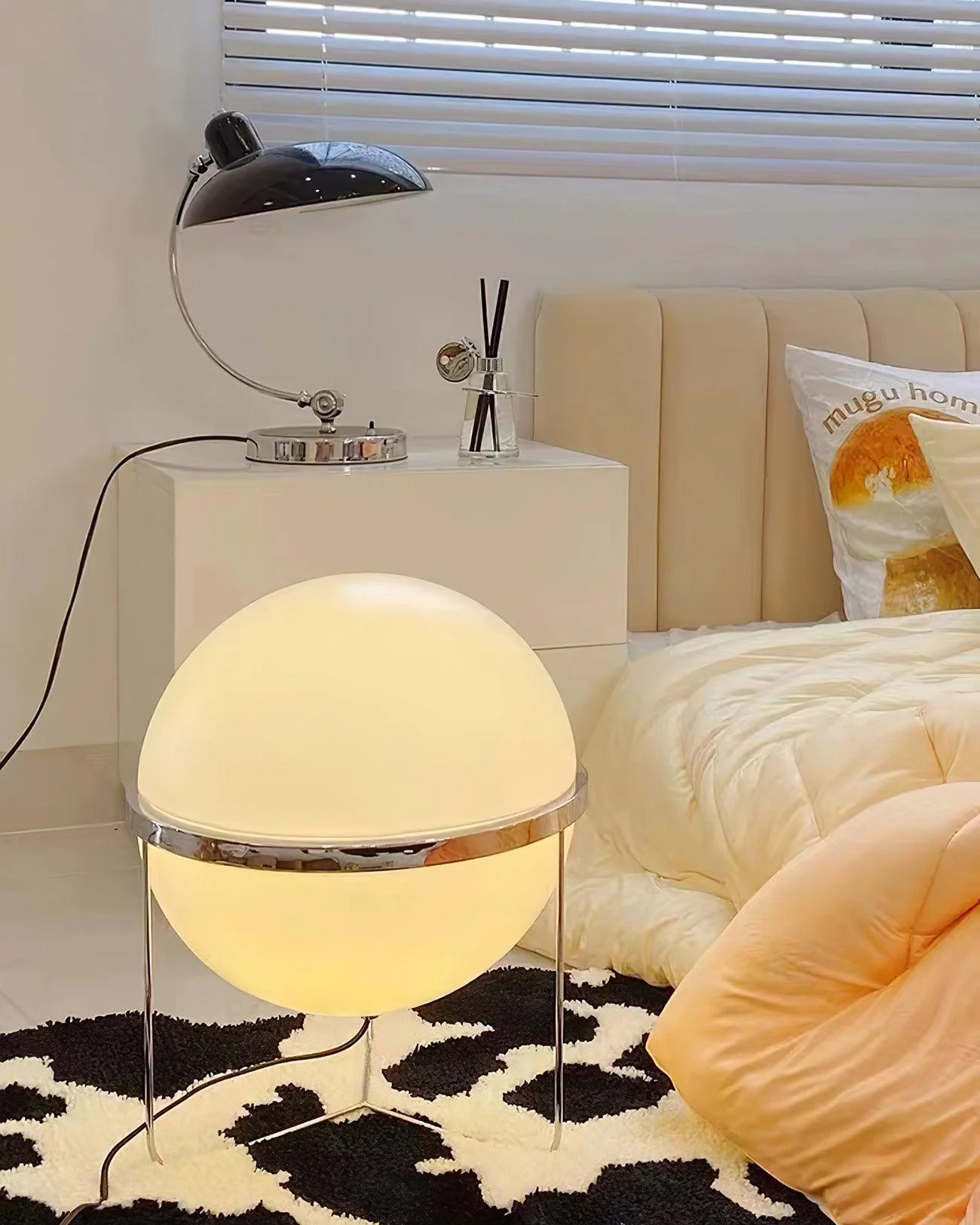 Yolk Table Lamp - ∅ 13.8″ x H 16.5″ / Dia 35cm x H 42cm / Yellow / UK plug
