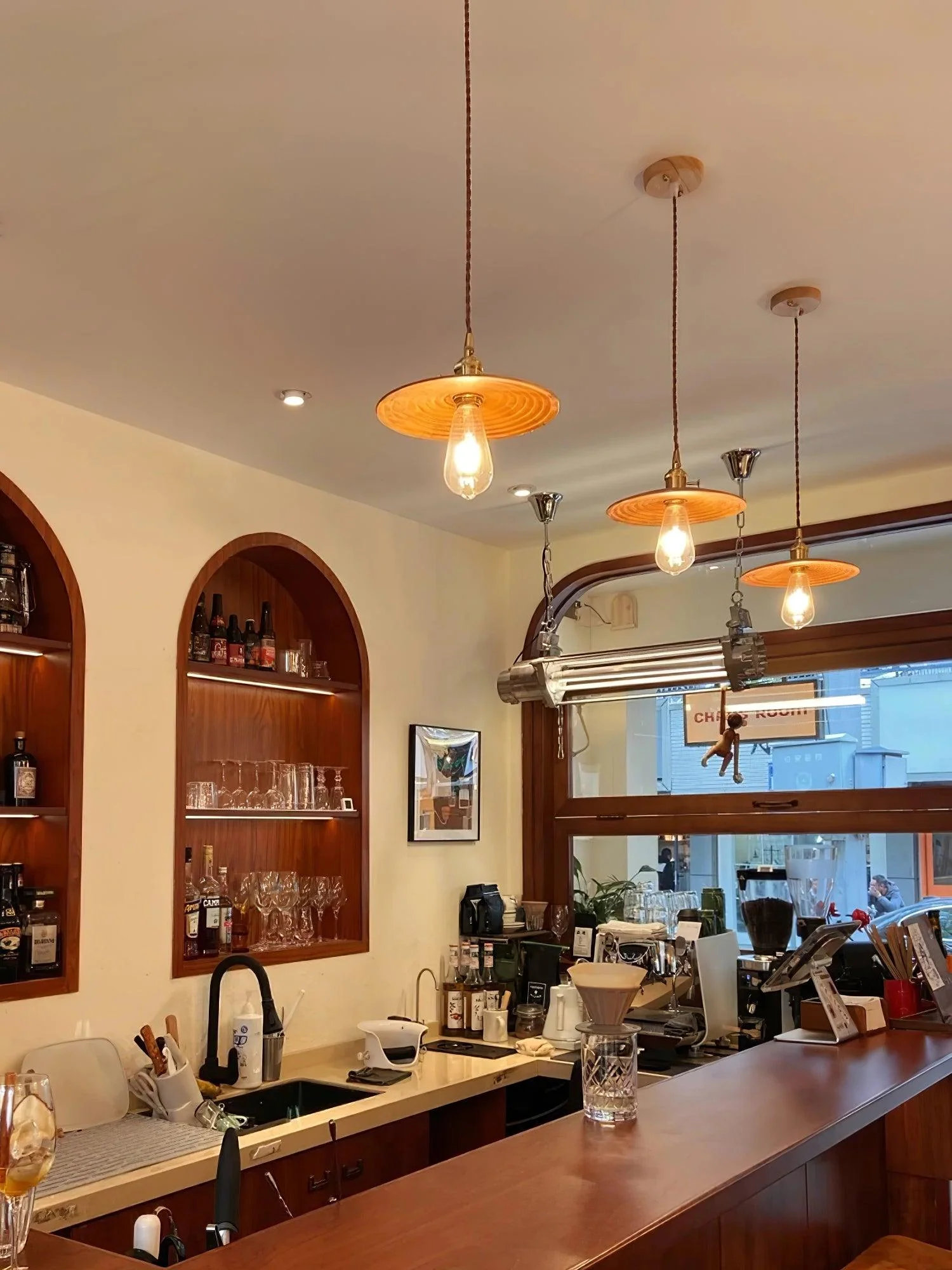 Подвесной светильник Walnut Conical - ∅45см, латунь, орех