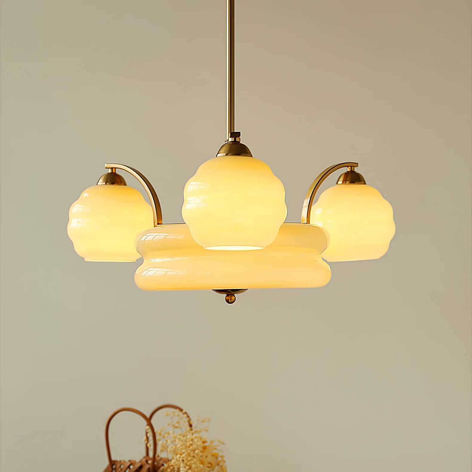 Люстра Art Deco Vintage - 3+1 плафона ∅62см x 28см, золотой, белый
