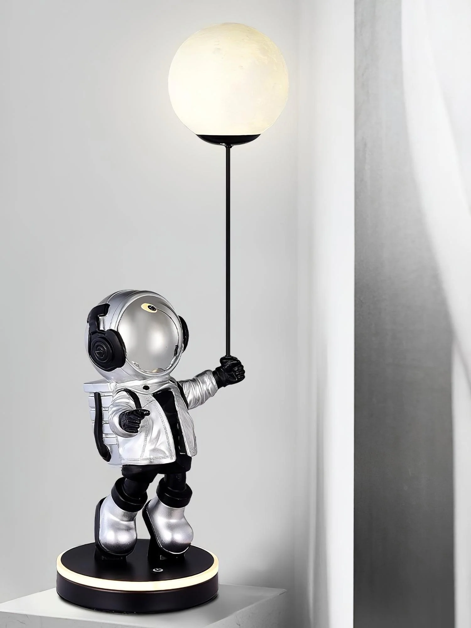 Astronaut and Planet Lamp - Model B Silver / AU plug / Warm Light