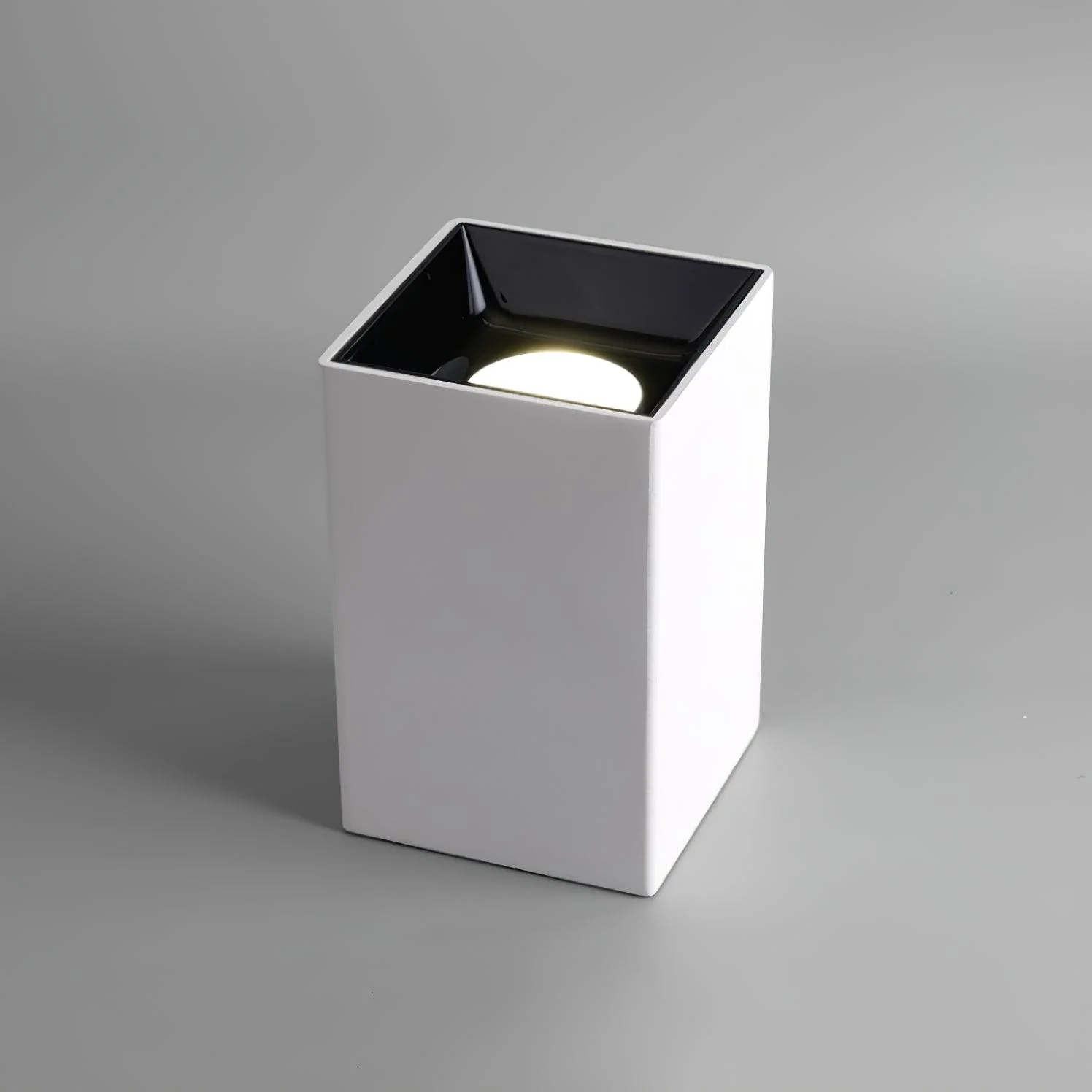 Потолочный светильник Cube - ∅8см x 14см, белый, холодный свет