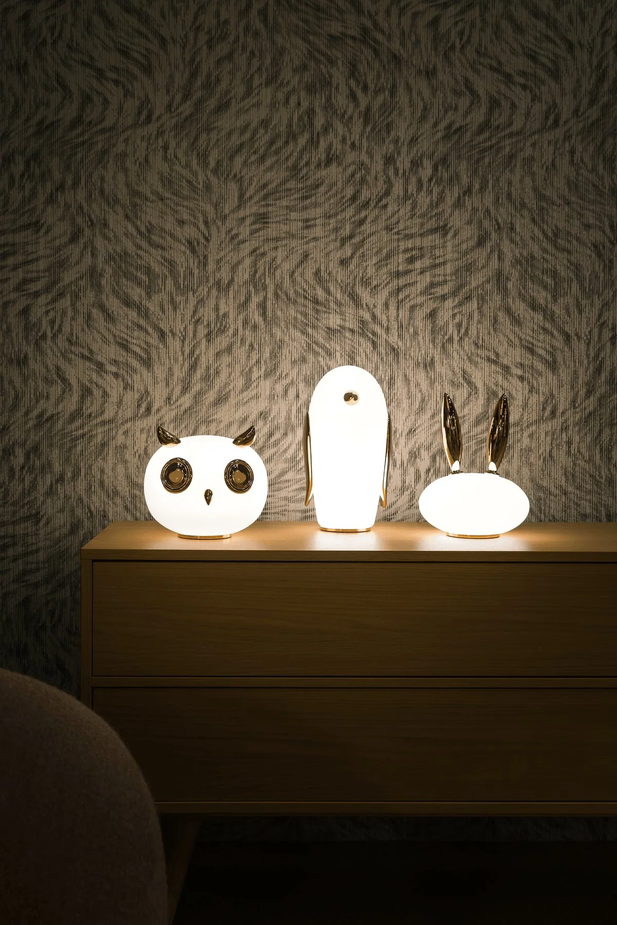 Pet Desk Light - Rabbit: ∅ 8.3″ x H 10.6″ / Dia 21cm x H 27cm / Gold+White / UK plug