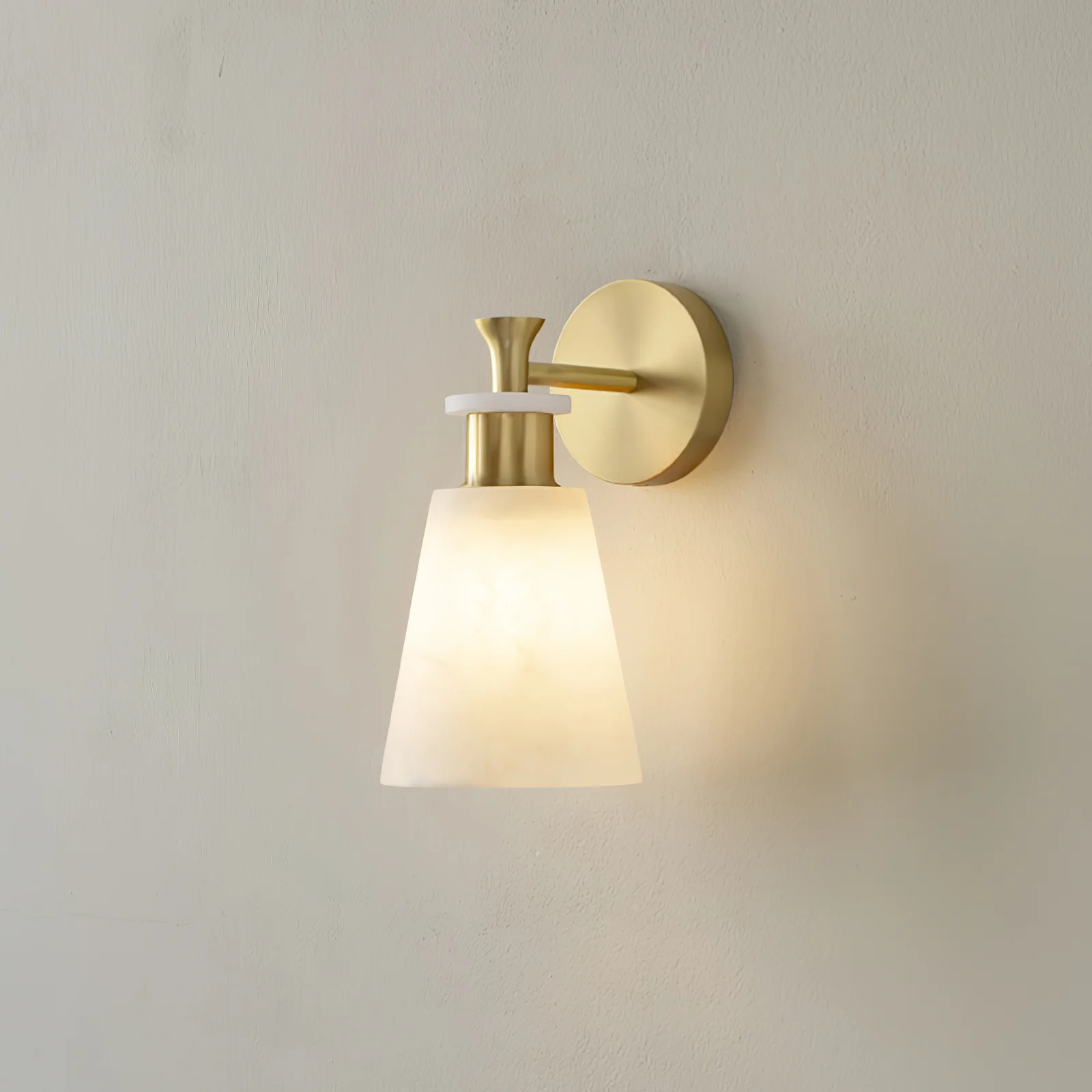 Настенный светильник Tapered Alabaster - ∅12см x 25см, античная медь