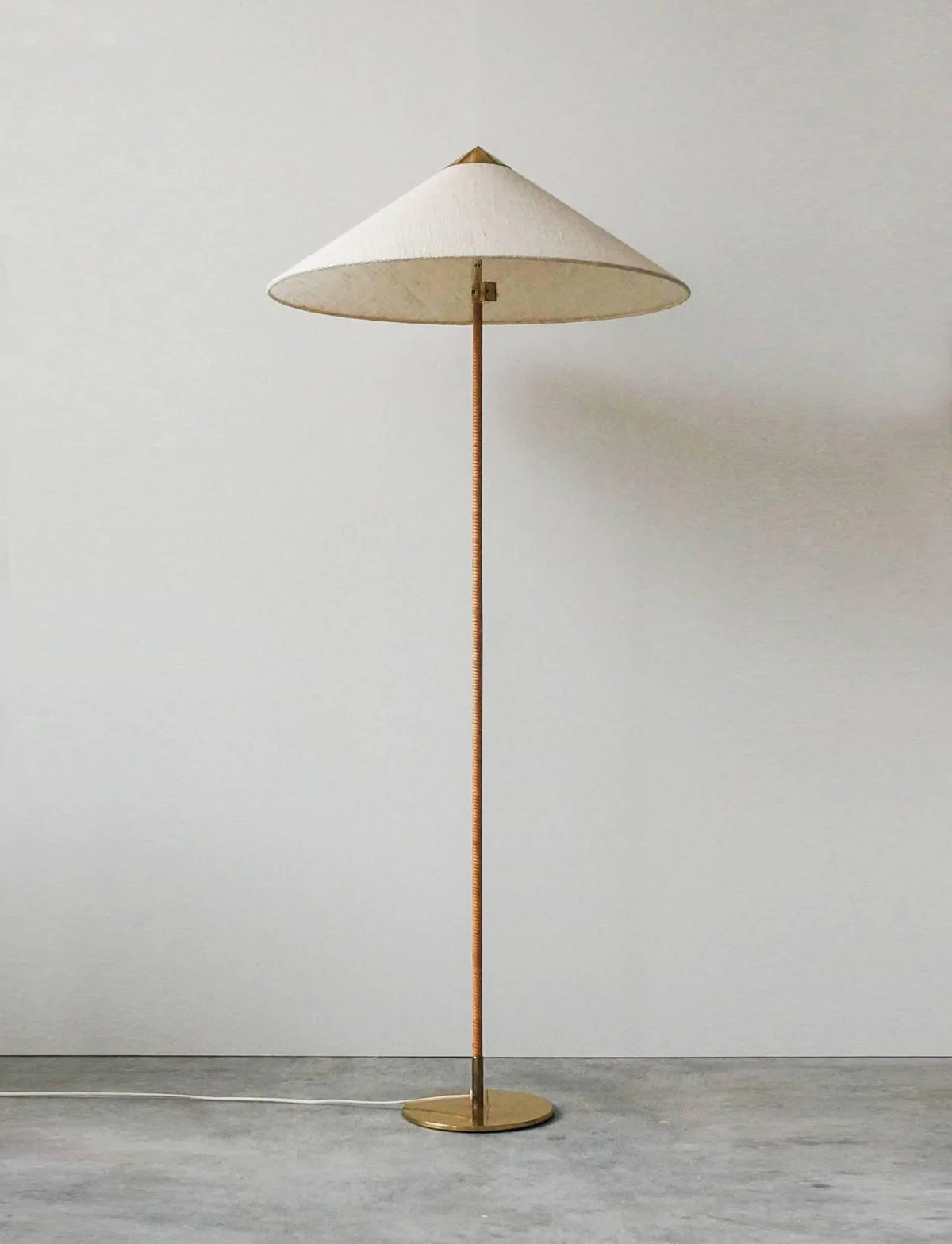 Tynell  Floor Lamp - ∅ 24.8″ x H 60.6″ / Dia 63cm x H 154cm / Natural rattan shade / UK plug