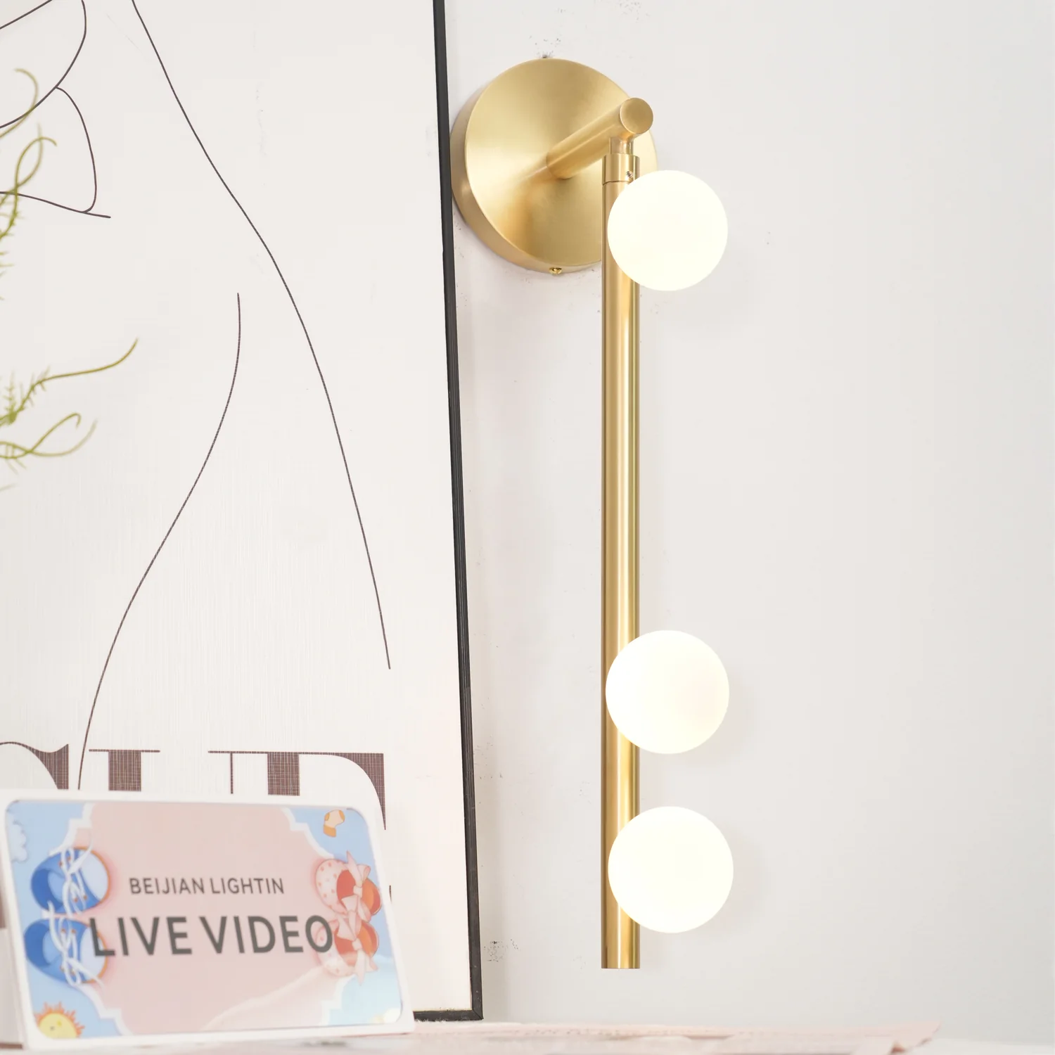 Настенный светильник Brass Glass Tube - 7 источников света ∅12см x 100см, античная латунь, белый