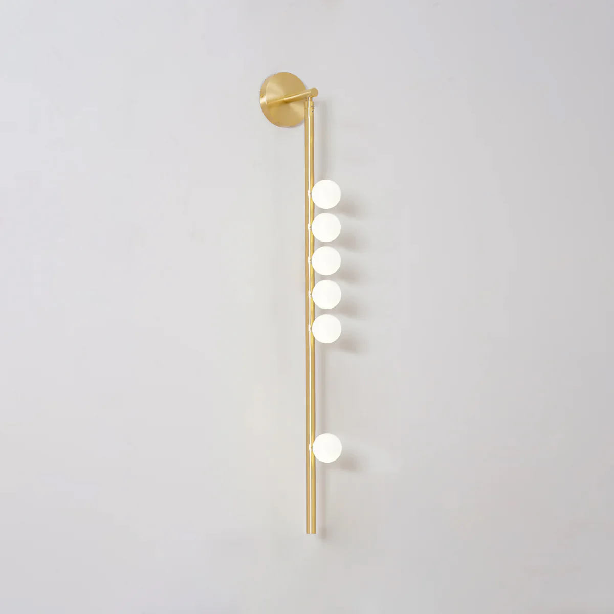 Настенный светильник Brass Glass Tube - 7 источников света ∅12см x 100см, античная латунь, белый