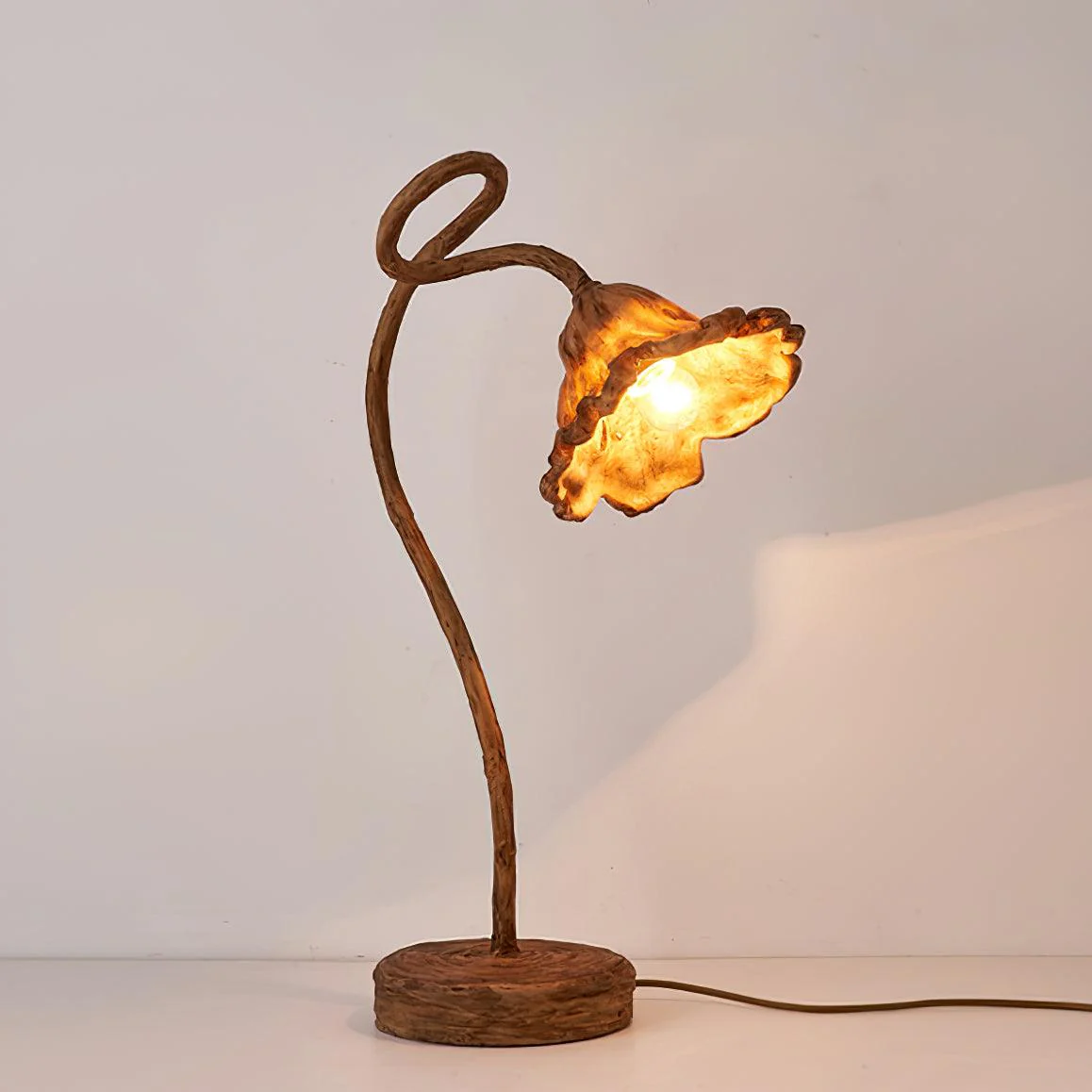 Настольный светильник Artistic Lotus Leaf - ∅18см х 62см, орех