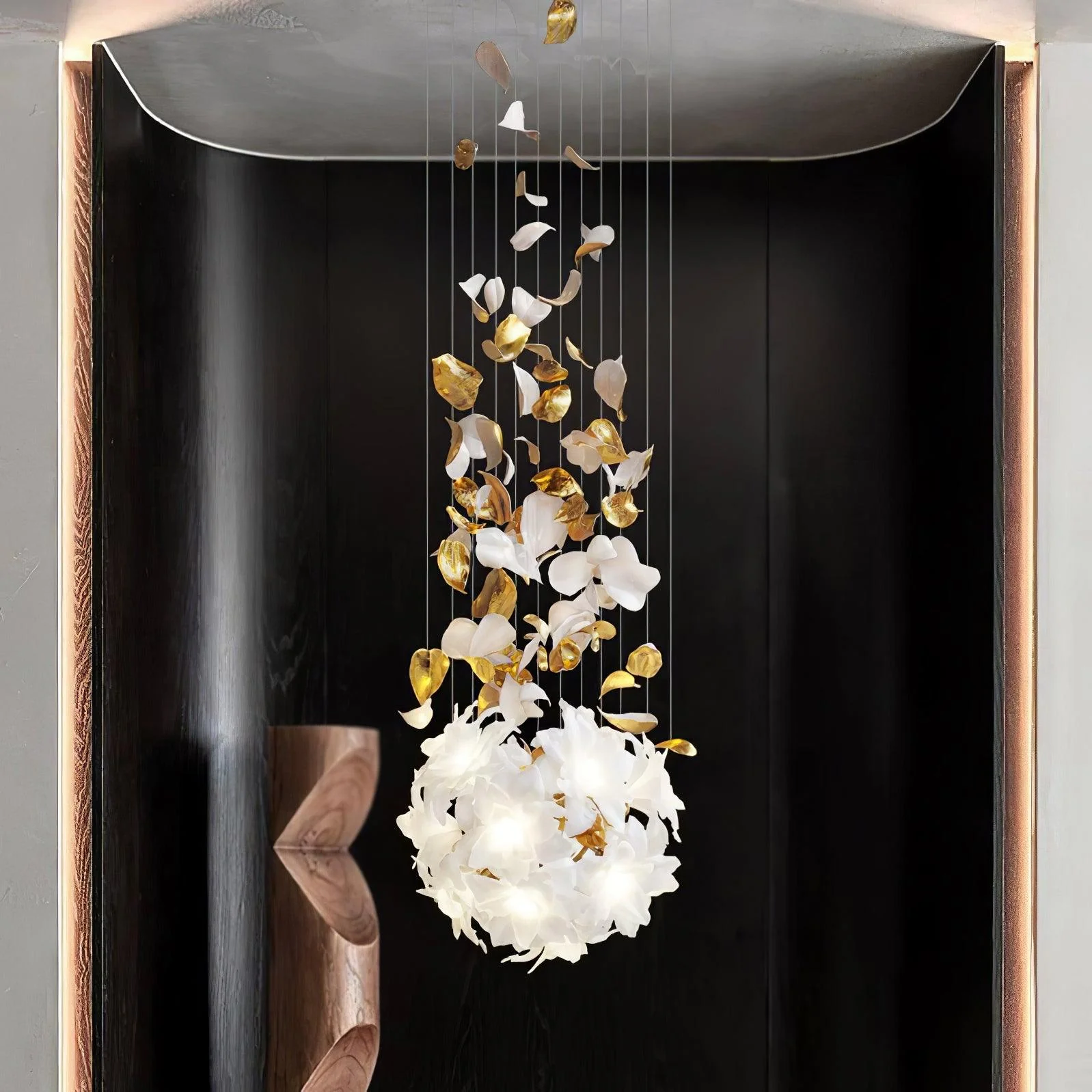Люстра Flying Flowers Fluttering - модель A ∅80см x 180см, латунь, белый