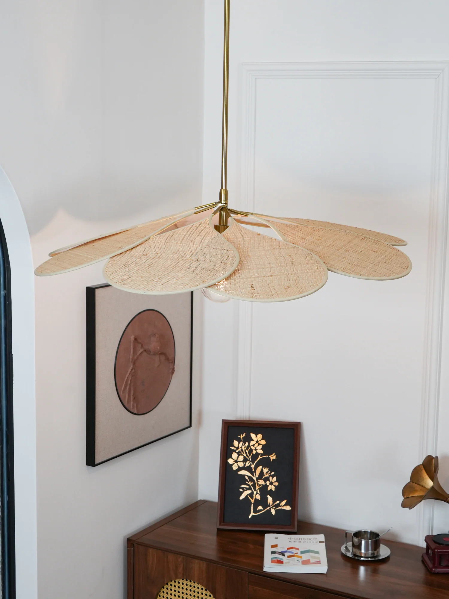 Подвесной светильник Petals Bloom Rattan - ∅100см x 15см, натуральный ротанг, золотой