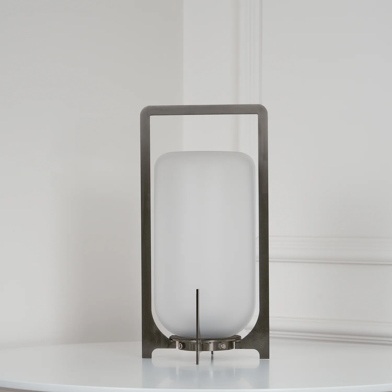 Настольный светильник Steel Twilight Lantern - ∅20см x 38см, серебряный серый, нержавеющая сталь, теплый свет, USB-разъем