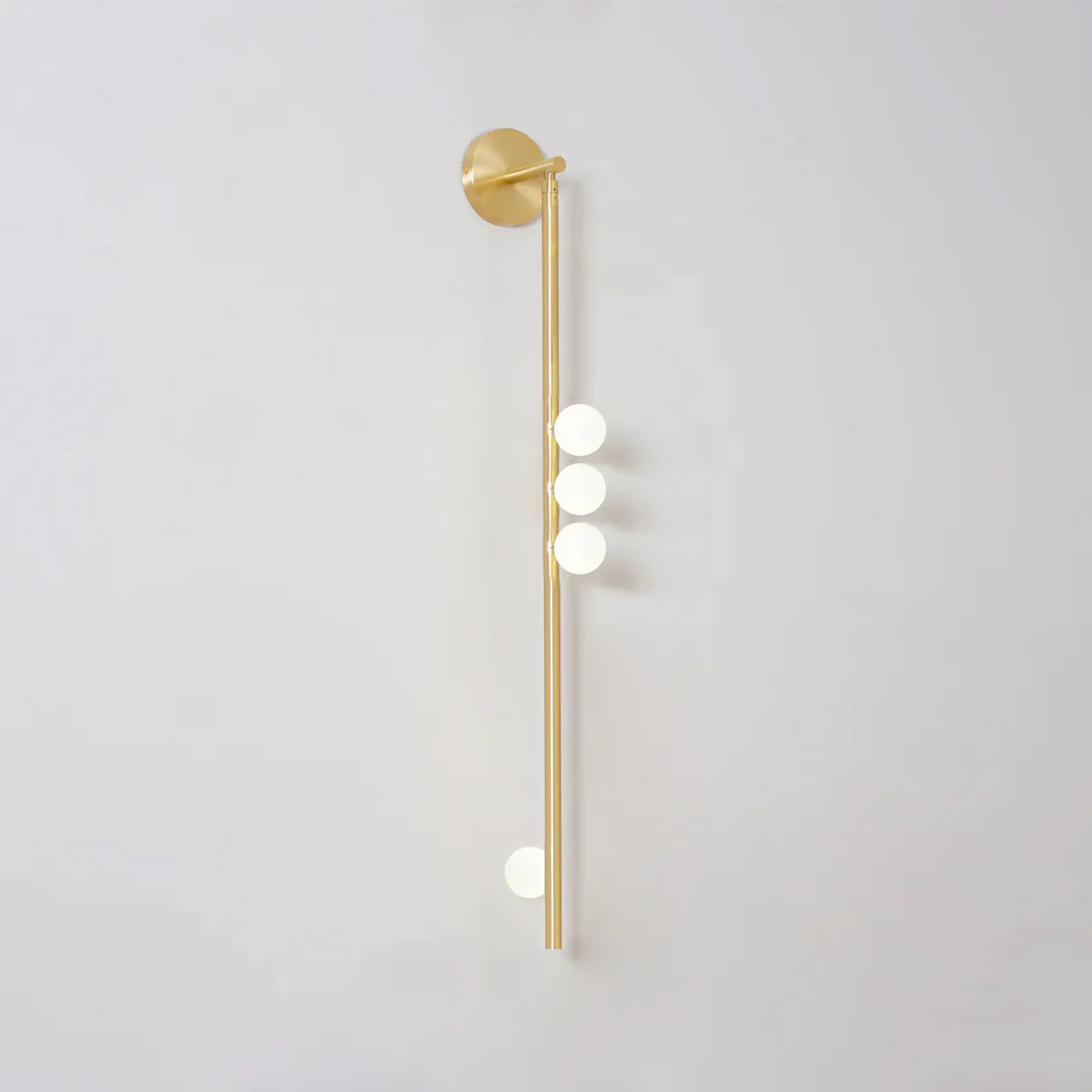 Настенный светильник Brass Glass Tube - 7 источников света ∅12см x 100см, античная латунь, белый