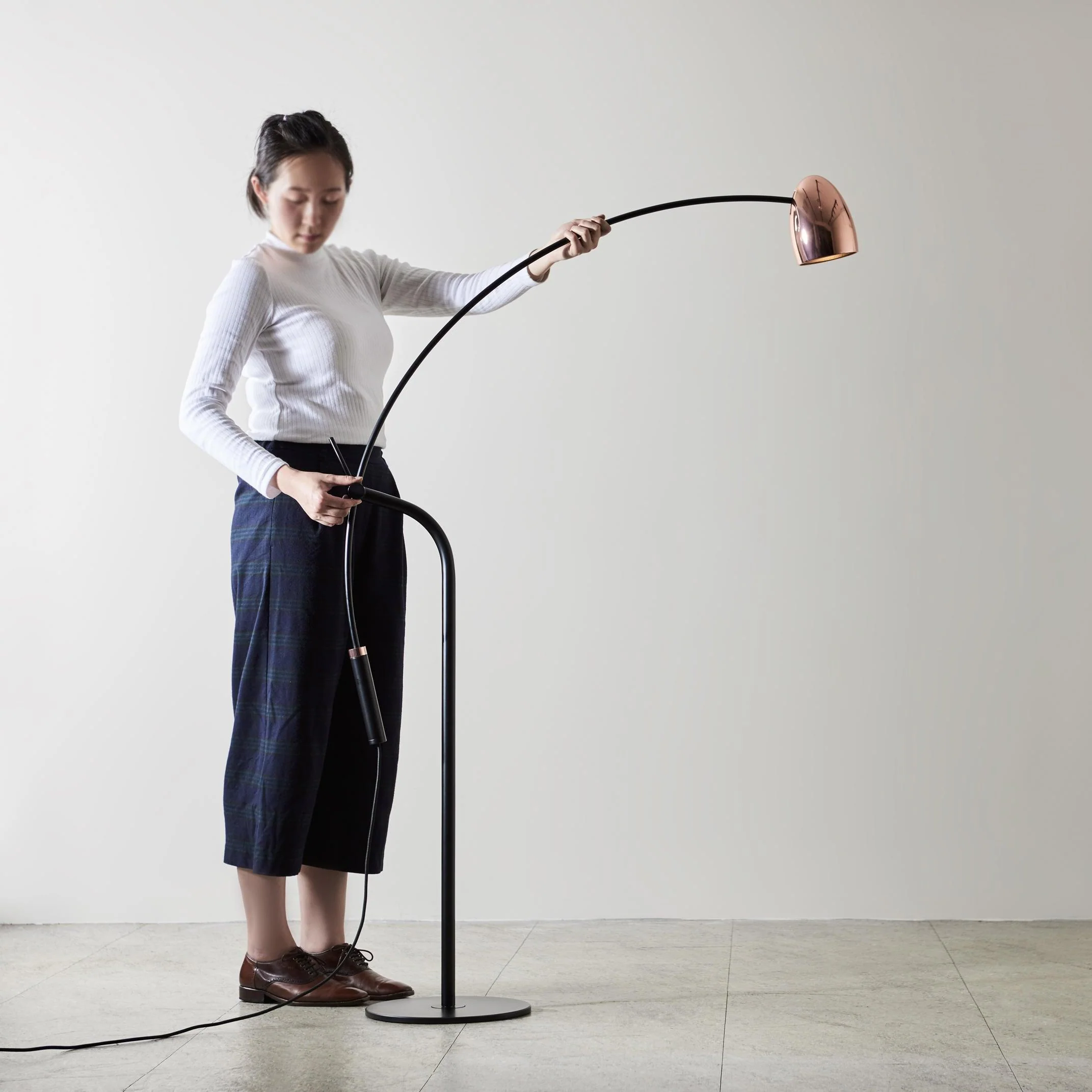 Hercules Floor Lamp - ∅ 45.3″ x H 65″ / Dia 115cm x H 165cm / Black + Rose Gold / UK plug