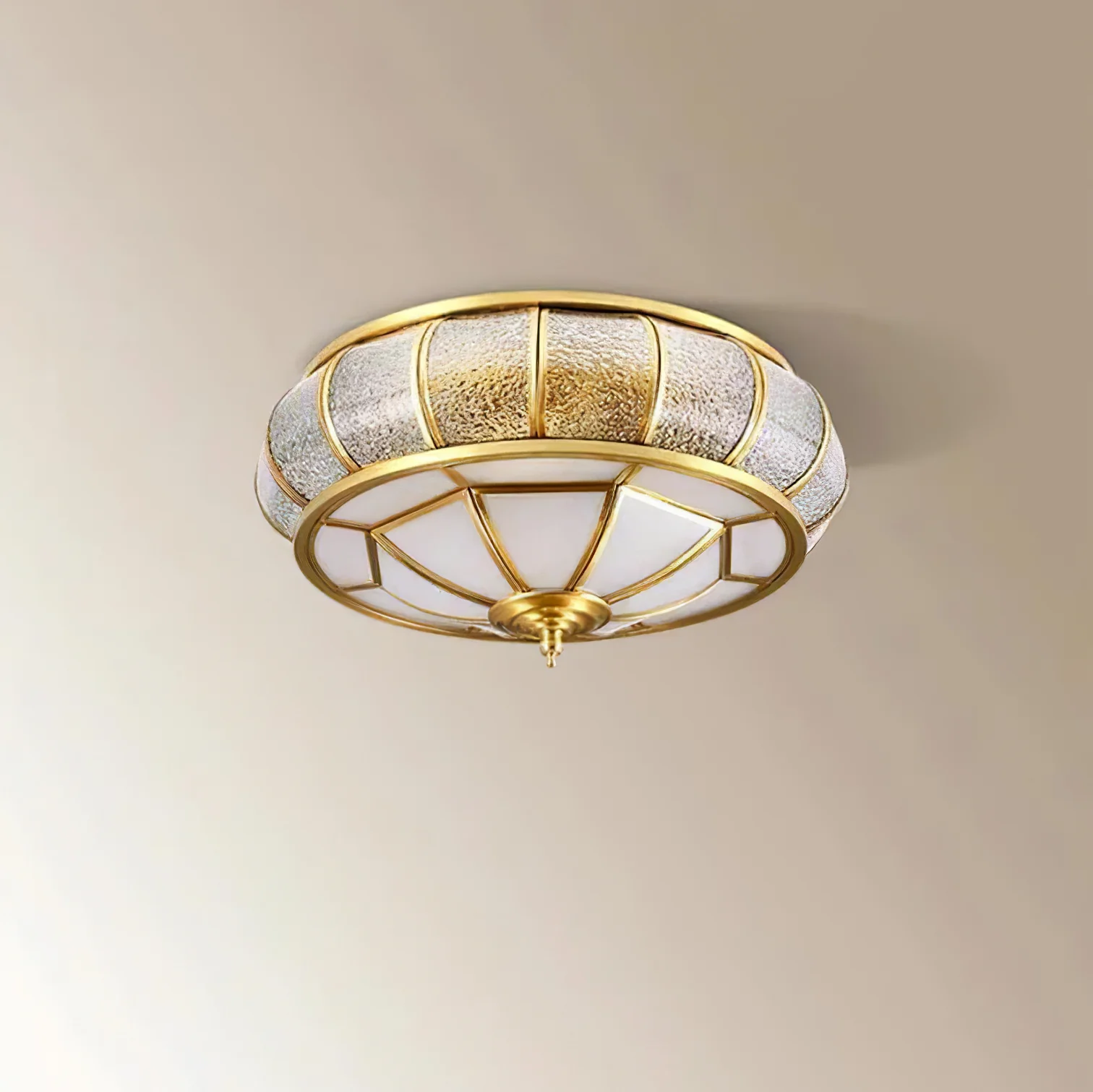 Потолочный светильник Round Textured Glass - ∅60см х 23см, латунь