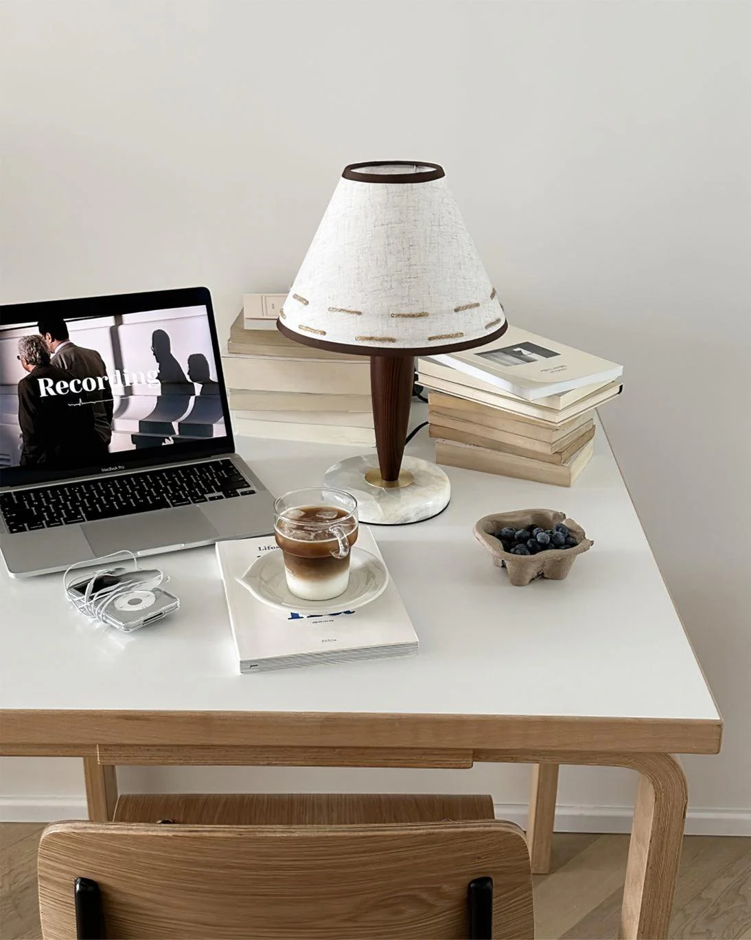 Conical Table Lamp - ∅ 9.8″ x H 16.1″ / Dia 25cm x H 41cm / Walnut & White / AU plug