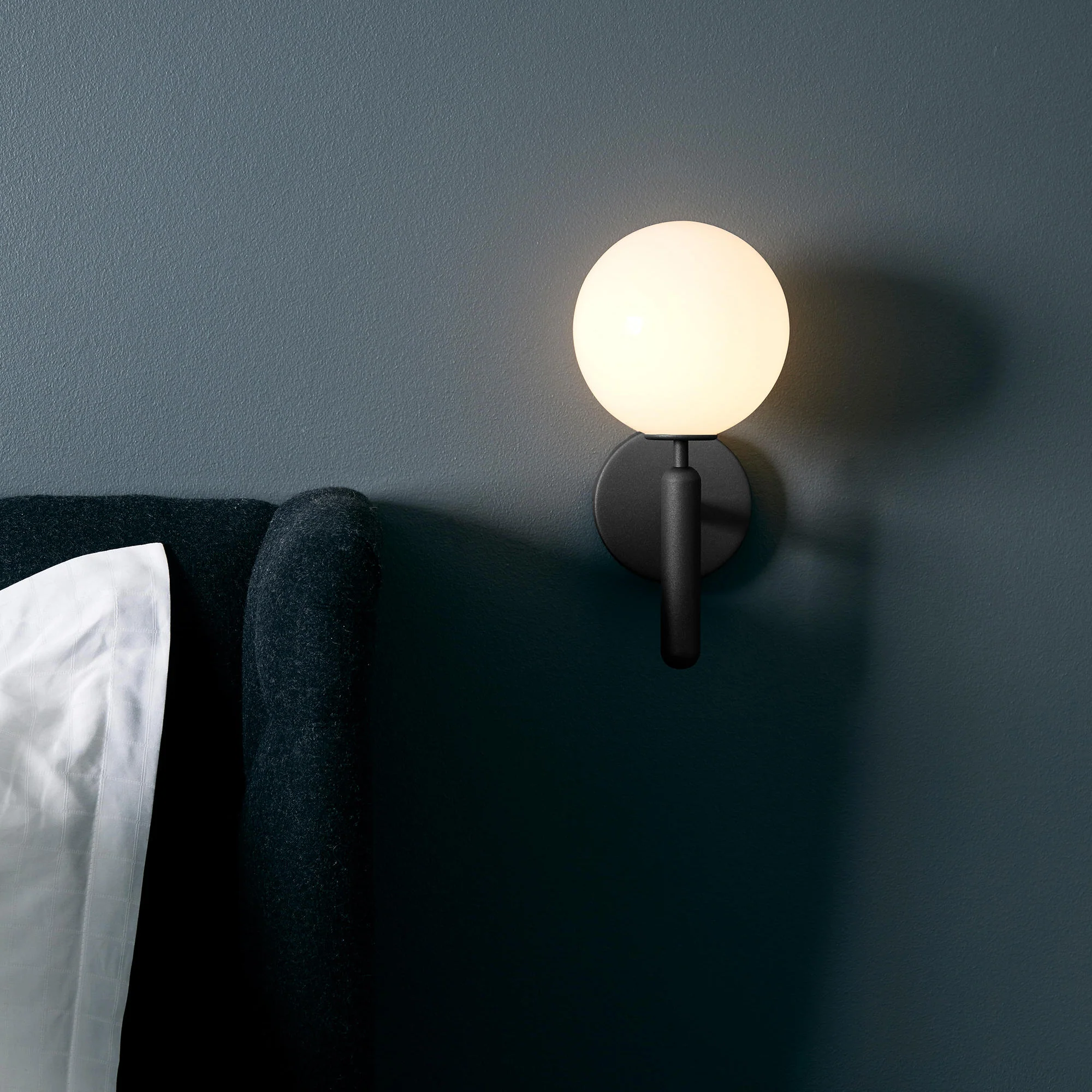 Nordica Wall Lamp - ∅ 5.9″ x H 13.4″ / Dia 15cm x H 34cm Set of 2 / Brass / White