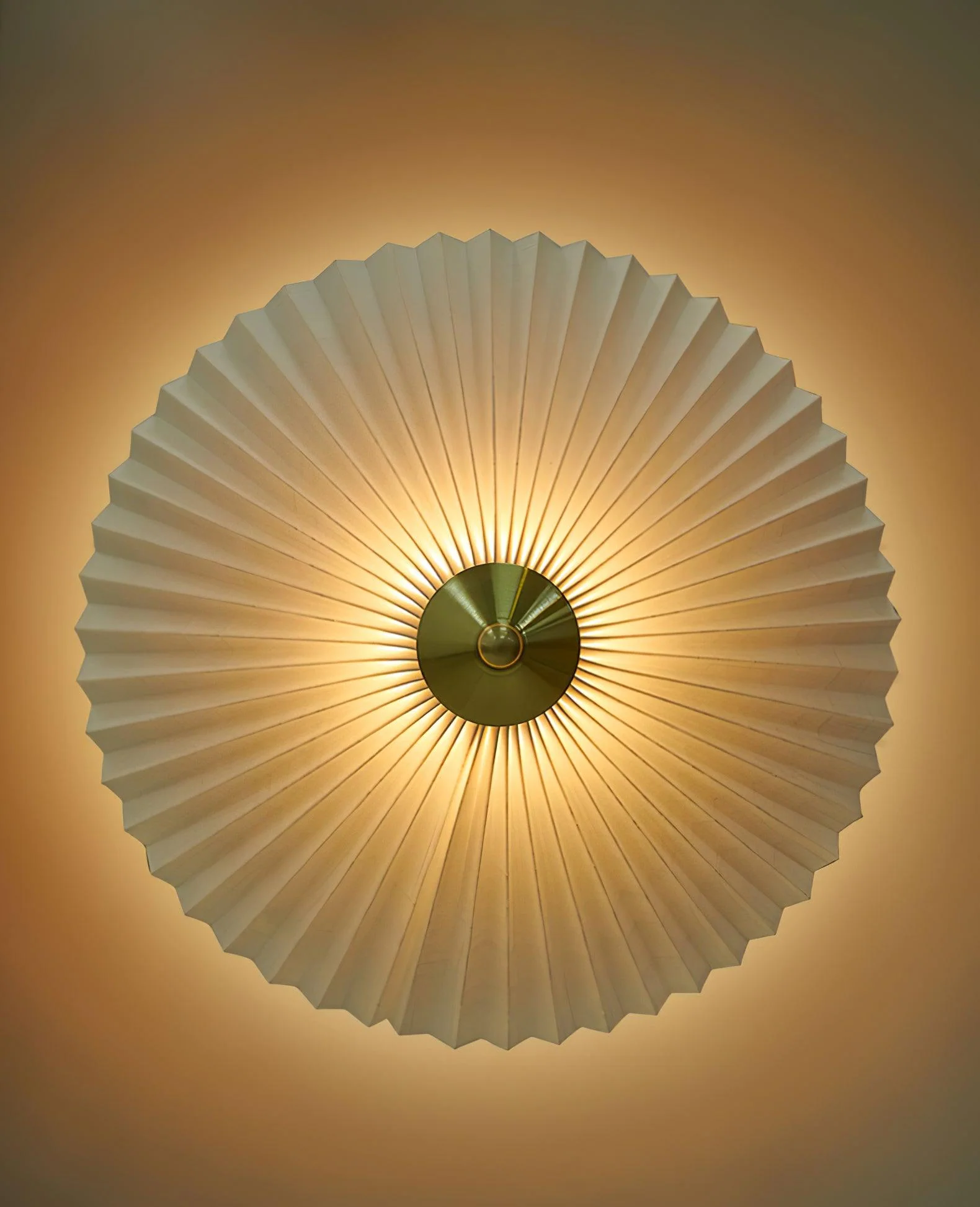 Настольный светильник Perla Pleated - ∅36см x 43см, золотой