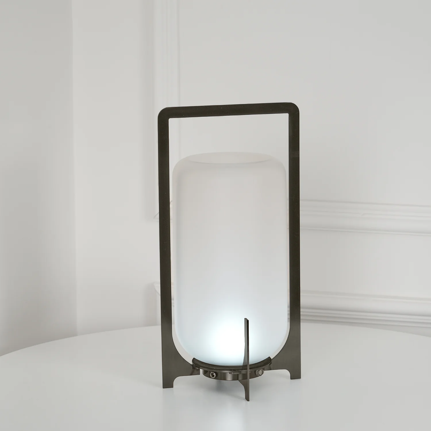 Настольный светильник Steel Twilight Lantern - ∅20см x 38см, серебряный серый, нержавеющая сталь, теплый свет, USB-разъем
