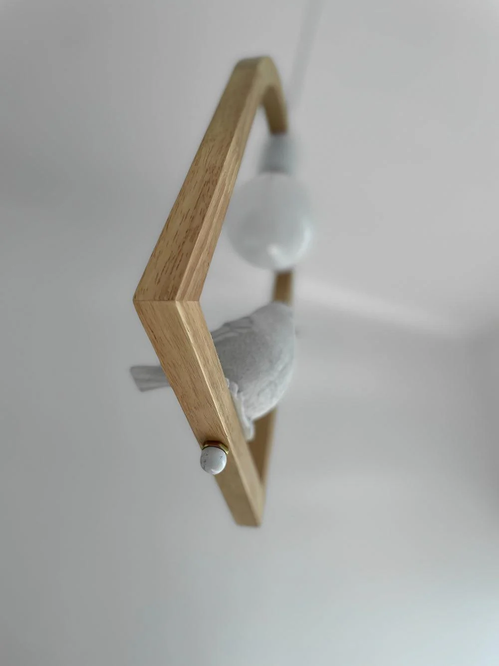 Подвесной светильник Wood Bird Resin - модель B ∅23см x 34см, деревянный