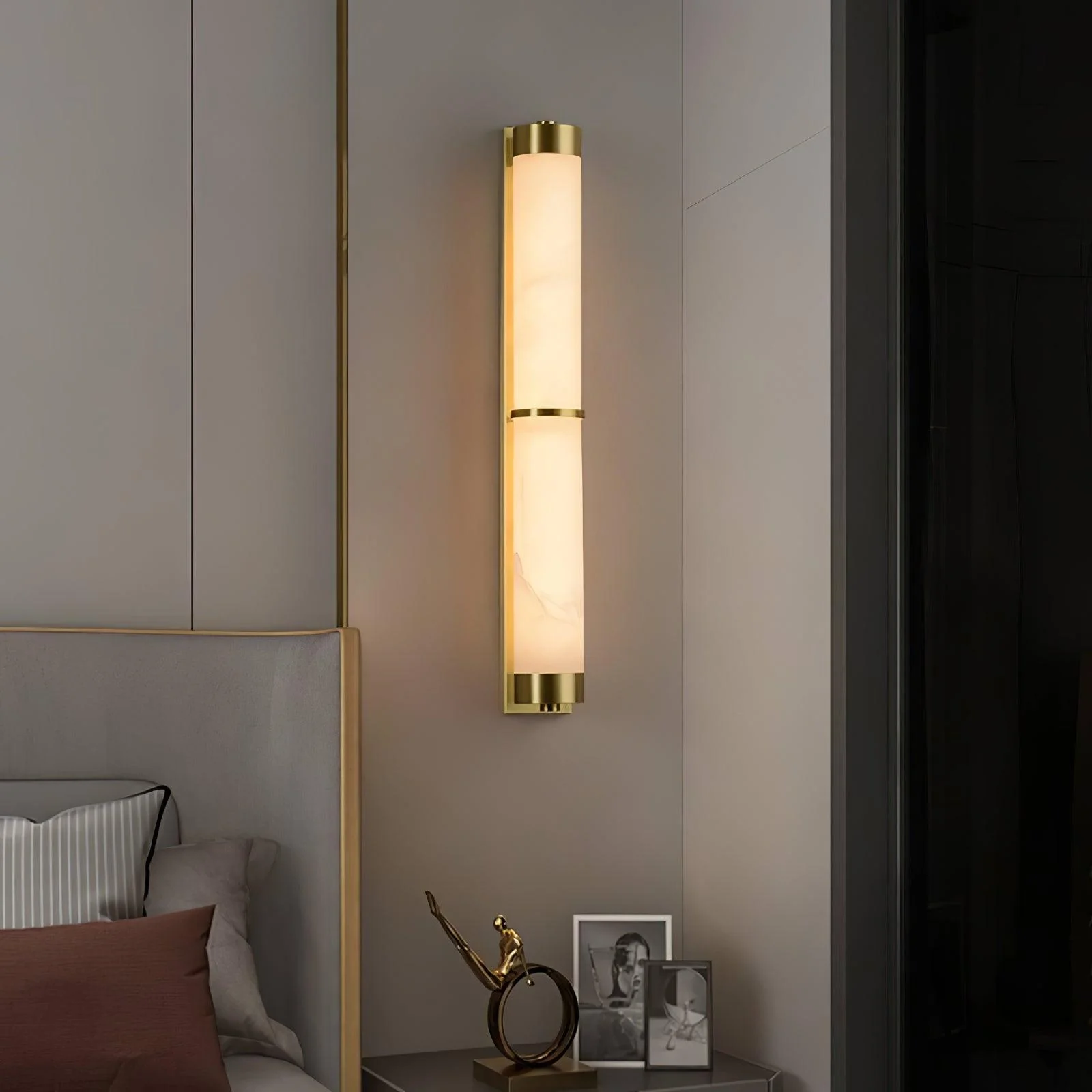 Настенный светильник Cylindra Alabaster Brass - модель B, ∅8см x 60см, черный, белый, холодный свет