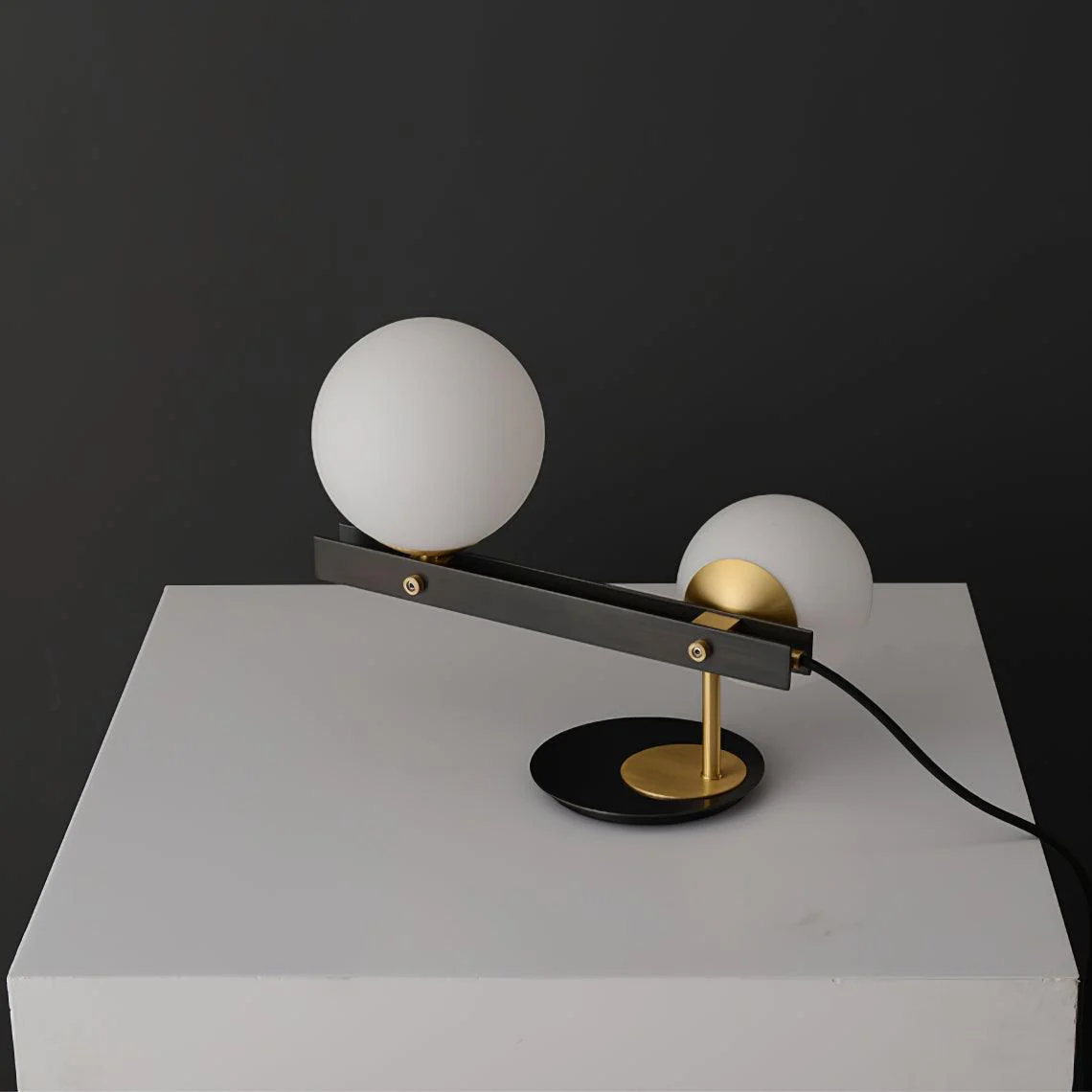 Planeta Table Lamp - ∅ 13.7″ x H 10.6″ / Dia 35cm x H 27cm / Brass+Black / US plug