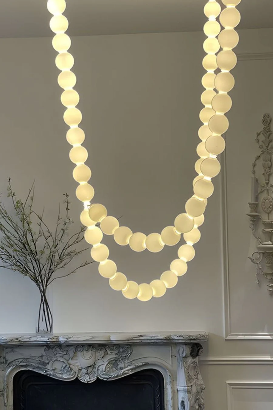 Люстра Pearl Necklace Balls - 23 плафона ∅10см x 250см, золотой, белый, пульт ДУ, диммер