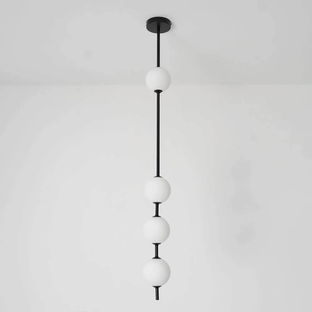 Подвесной светильник Vertical Balls - 5 источников света ∅12см х 154см, латунь, пластиковый шар, теплый свет