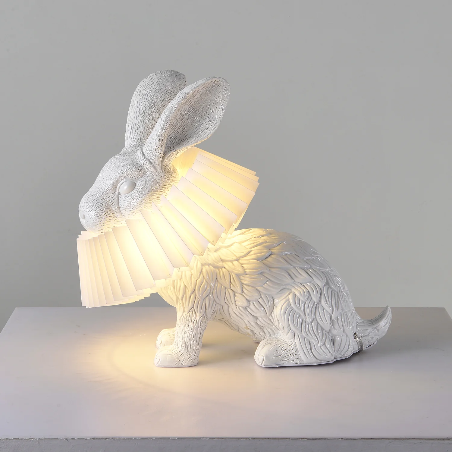 Rabbit X Table Lamp - Sit: ∅ 11.8″ x H 12.6″ / Cool Light / UK plug