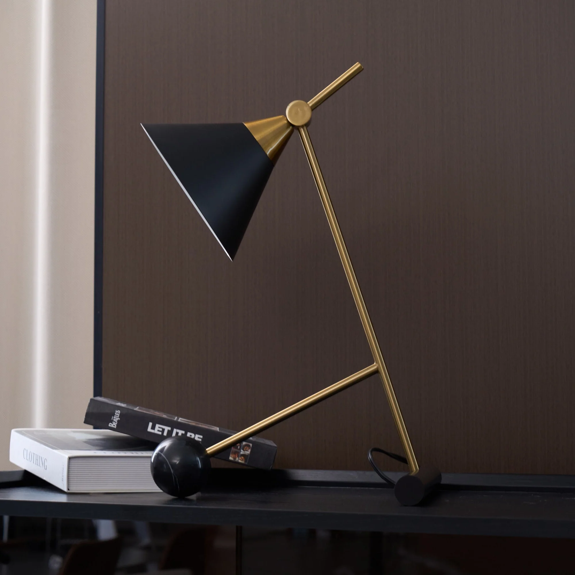 Cleo Table Lamp - ∅ 11.8″ x H 21.7″ / Dia 30cm x H 55cm / Gold+Black / AU plug