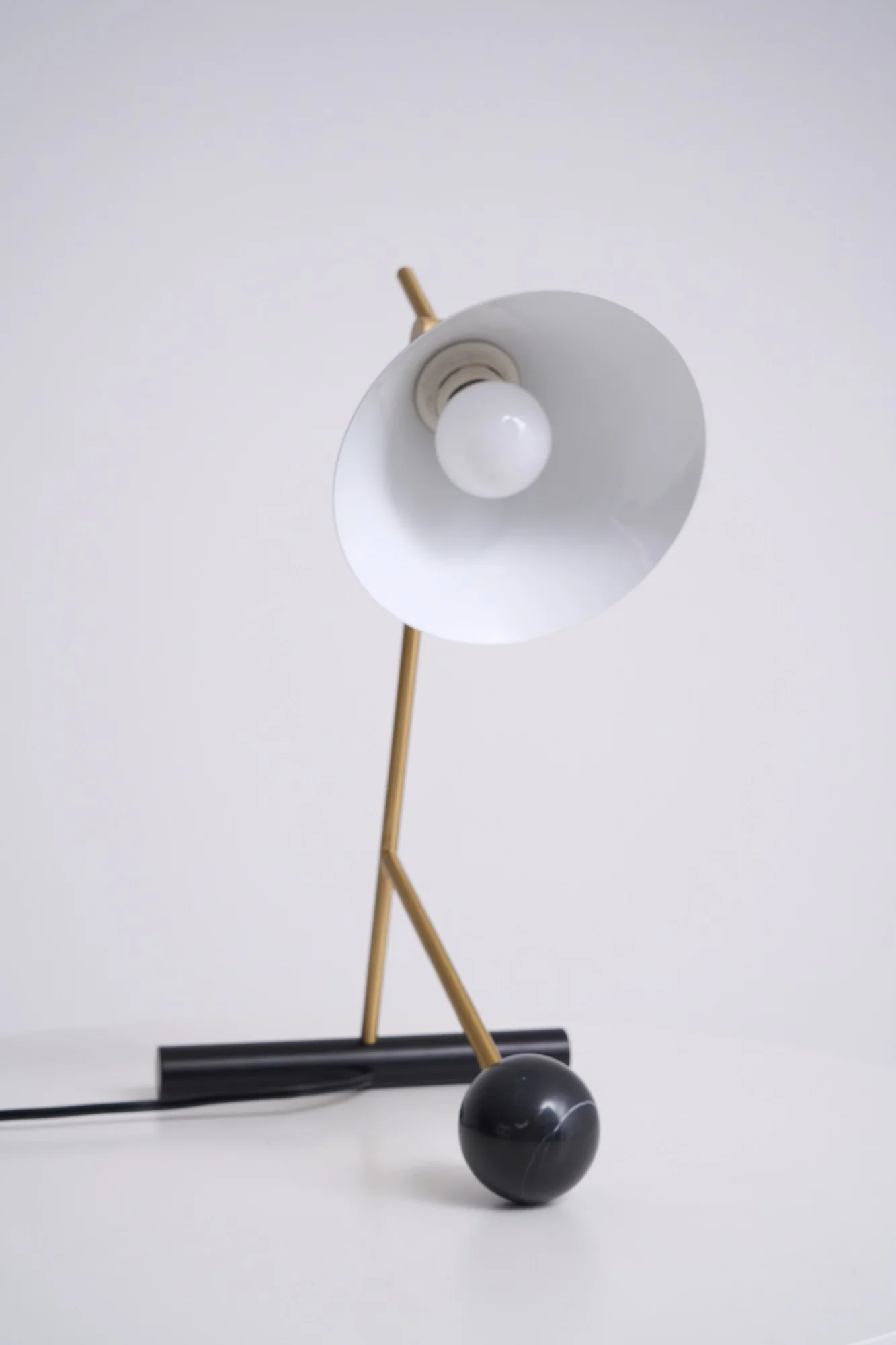 Cleo Table Lamp - ∅ 11.8″ x H 21.7″ / Dia 30cm x H 55cm / Gold+Black / AU plug