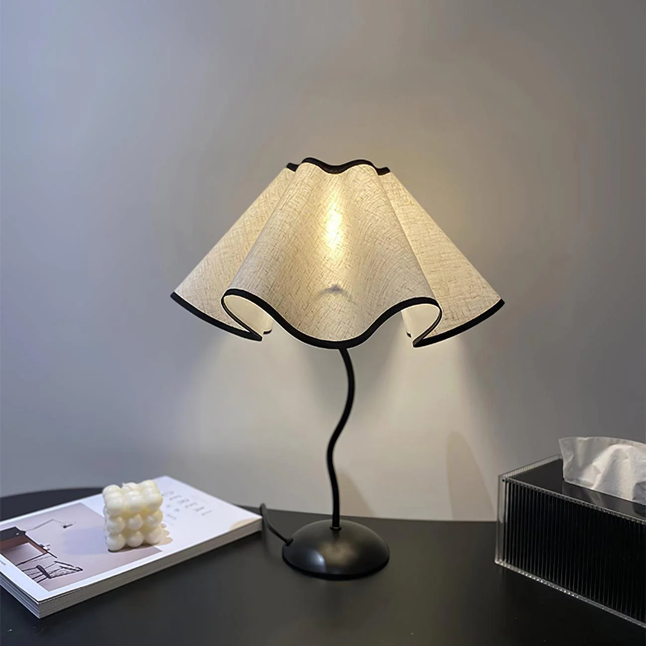 Cora Table Lamp - ∅ 14.1″ x H 18.5″ / Dia 36cm x H 47cm / Black+White Linen / UK plug