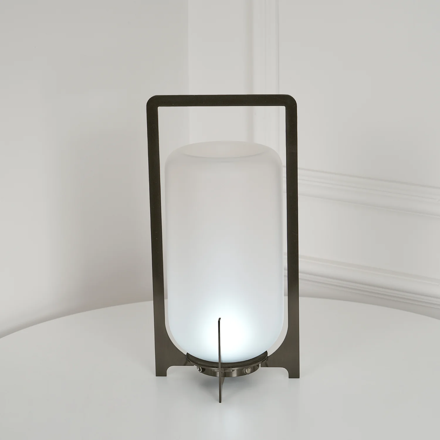 Настольный светильник Steel Twilight Lantern - ∅20см x 38см, серебряный серый, нержавеющая сталь, теплый свет, USB-разъем