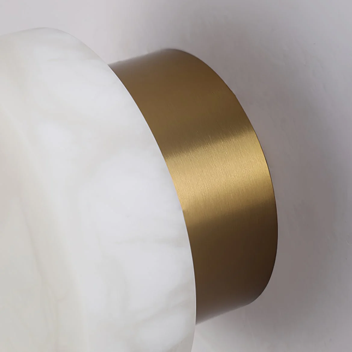 Настенный светильник Cylindrical Alabaster - ∅18см х 7см, черный, белый, теплый свет