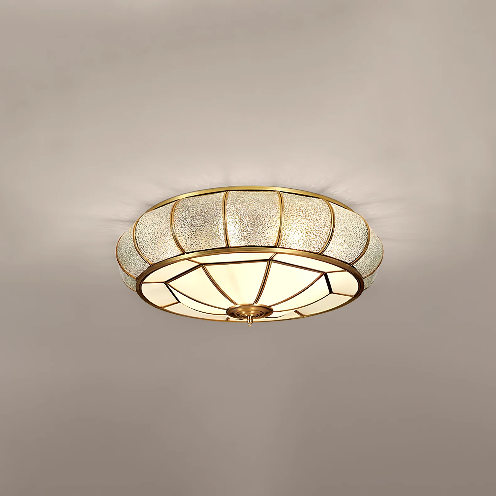 Потолочный светильник Round Textured Glass - ∅60см х 23см, латунь