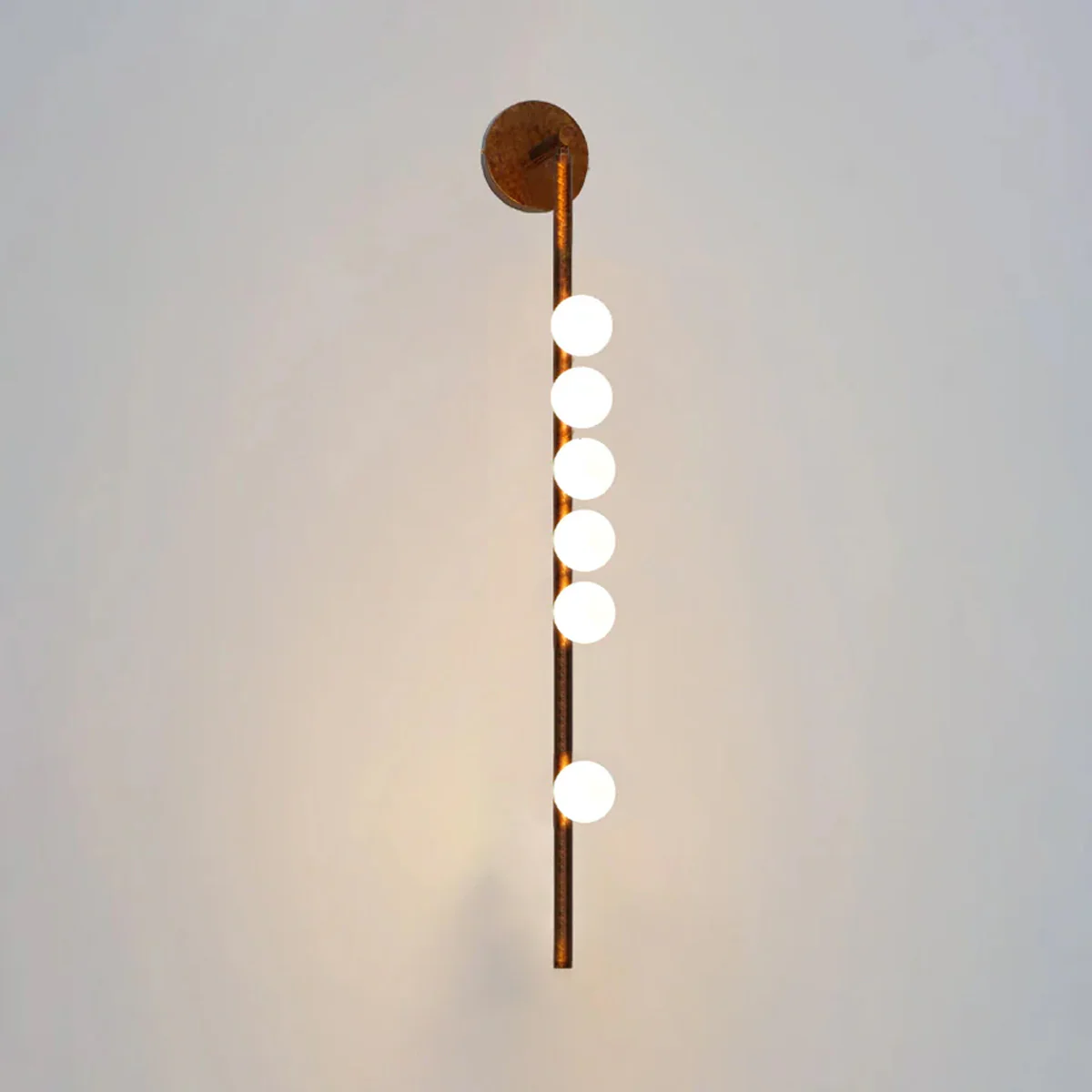 Настенный светильник Brass Glass Tube - 7 источников света ∅12см x 100см, античная латунь, белый