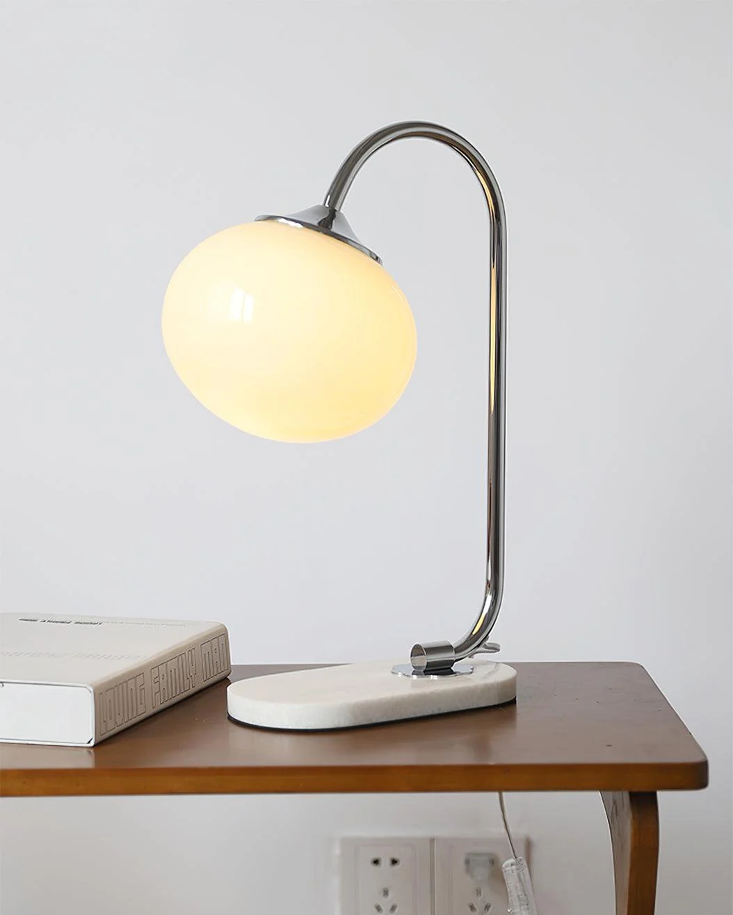 Marshmallow Table Lamp - ∅ 8.7″ x H 16.1″ / Dia 22cm x H 41cm / Chrome & Beige / US plug